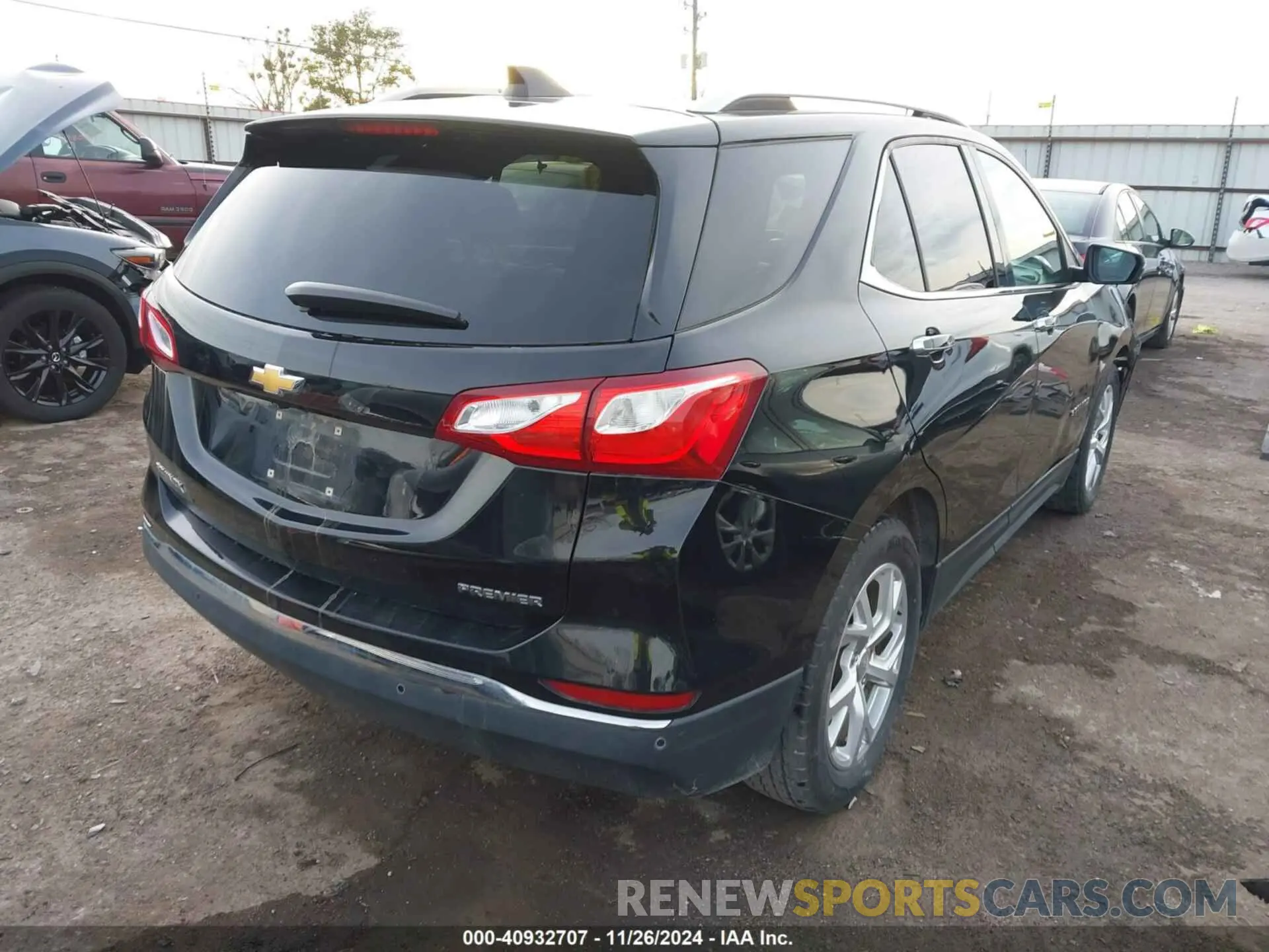 4 Photograph of a damaged car 2GNAXNEV9L6163122 CHEVROLET EQUINOX 2020