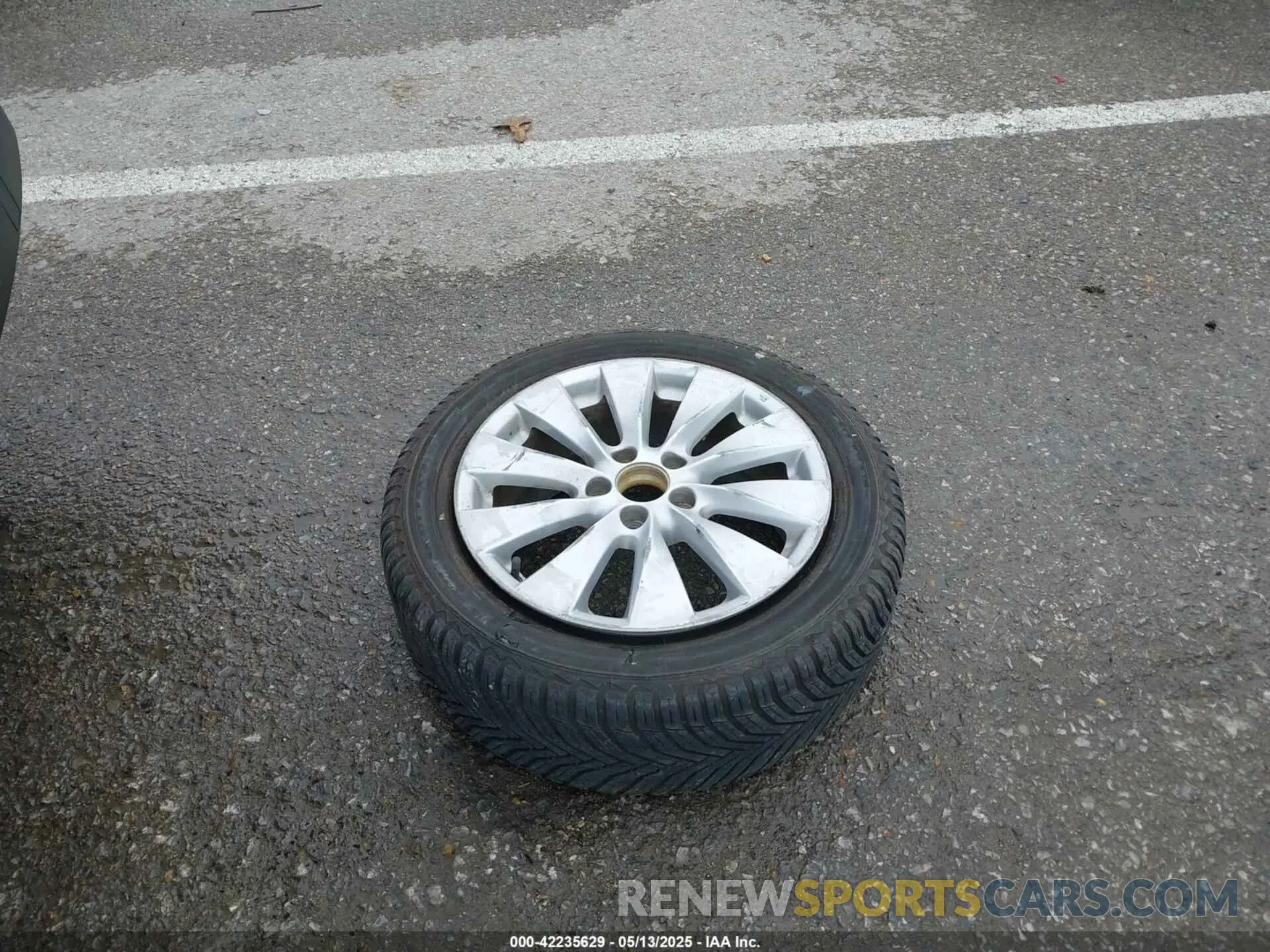 12 Photograph of a damaged car 2GNAXNEV9L6253225 CHEVROLET EQUINOX 2020