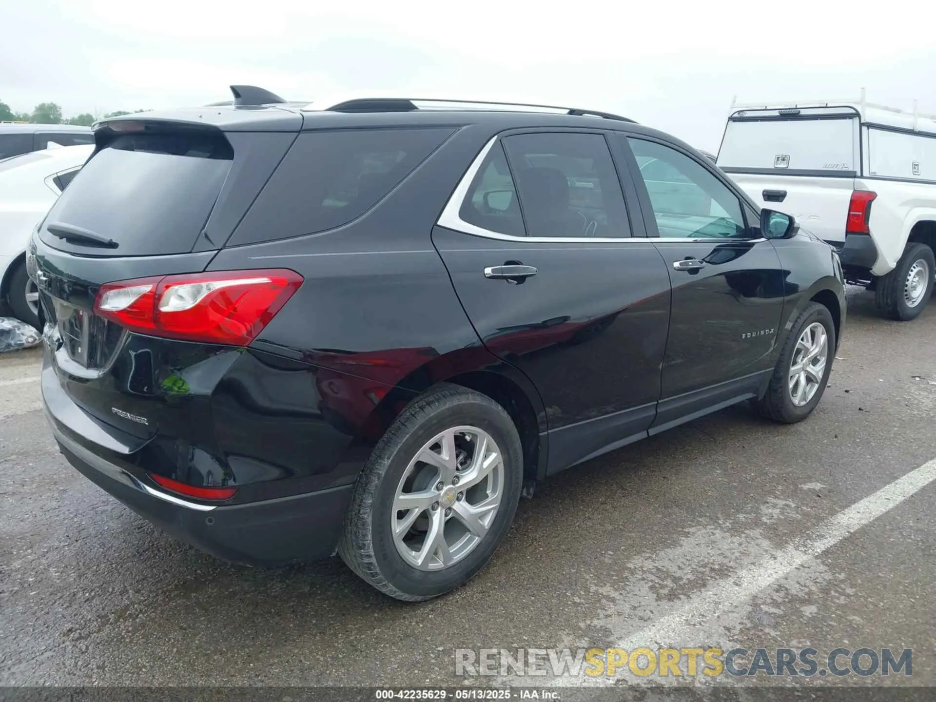 4 Photograph of a damaged car 2GNAXNEV9L6253225 CHEVROLET EQUINOX 2020