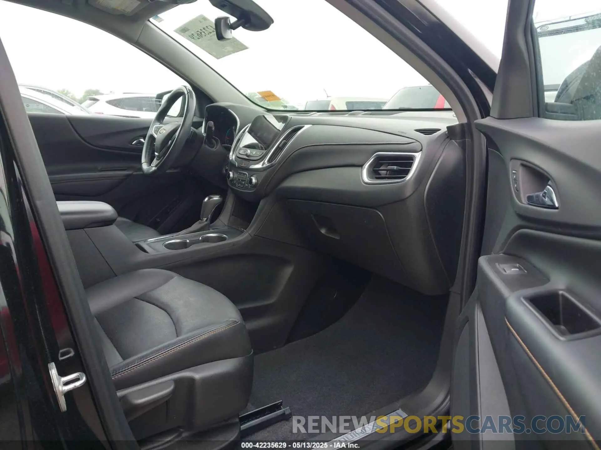 5 Photograph of a damaged car 2GNAXNEV9L6253225 CHEVROLET EQUINOX 2020