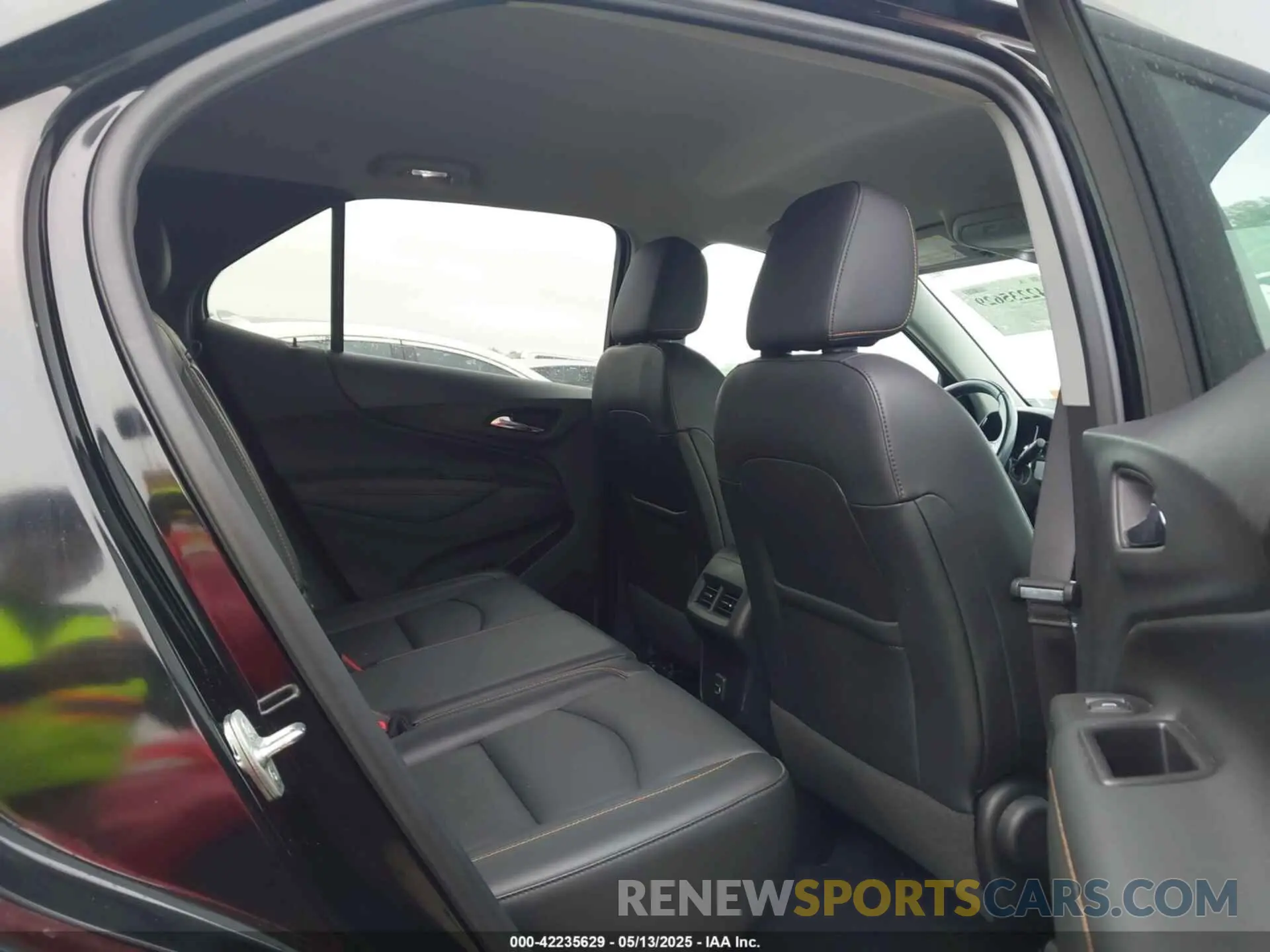 8 Photograph of a damaged car 2GNAXNEV9L6253225 CHEVROLET EQUINOX 2020