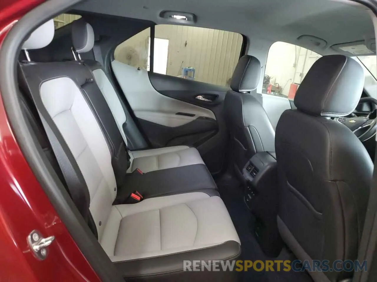 11 Photograph of a damaged car 2GNAXNEV9L6261437 CHEVROLET EQUINOX 2020