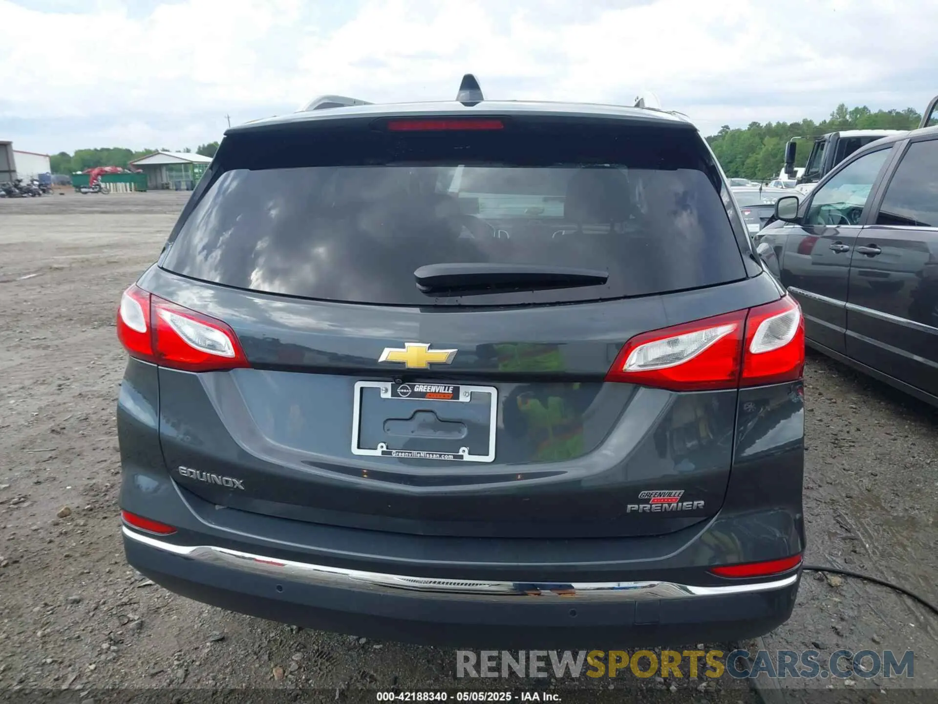 17 Photograph of a damaged car 2GNAXNEVXL6156874 CHEVROLET EQUINOX 2020