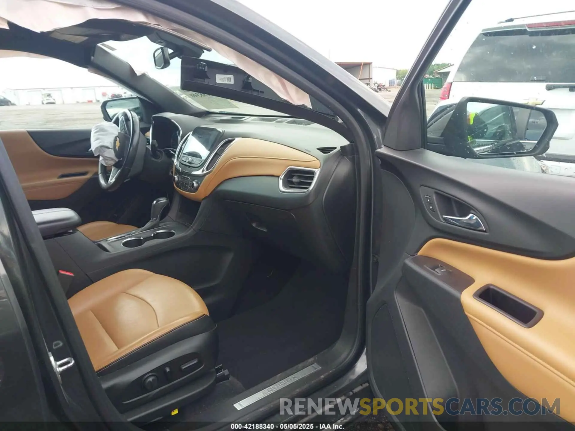 5 Photograph of a damaged car 2GNAXNEVXL6156874 CHEVROLET EQUINOX 2020