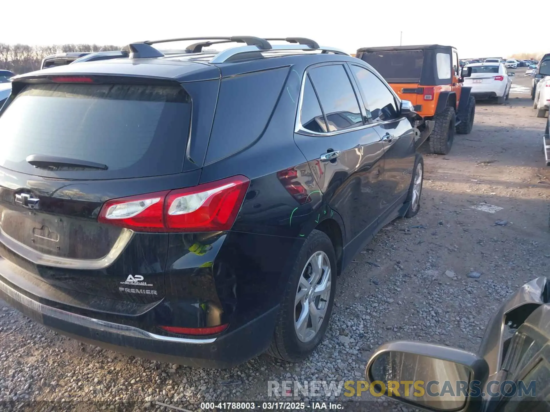 4 Photograph of a damaged car 2GNAXNEVXL6282152 CHEVROLET EQUINOX 2020