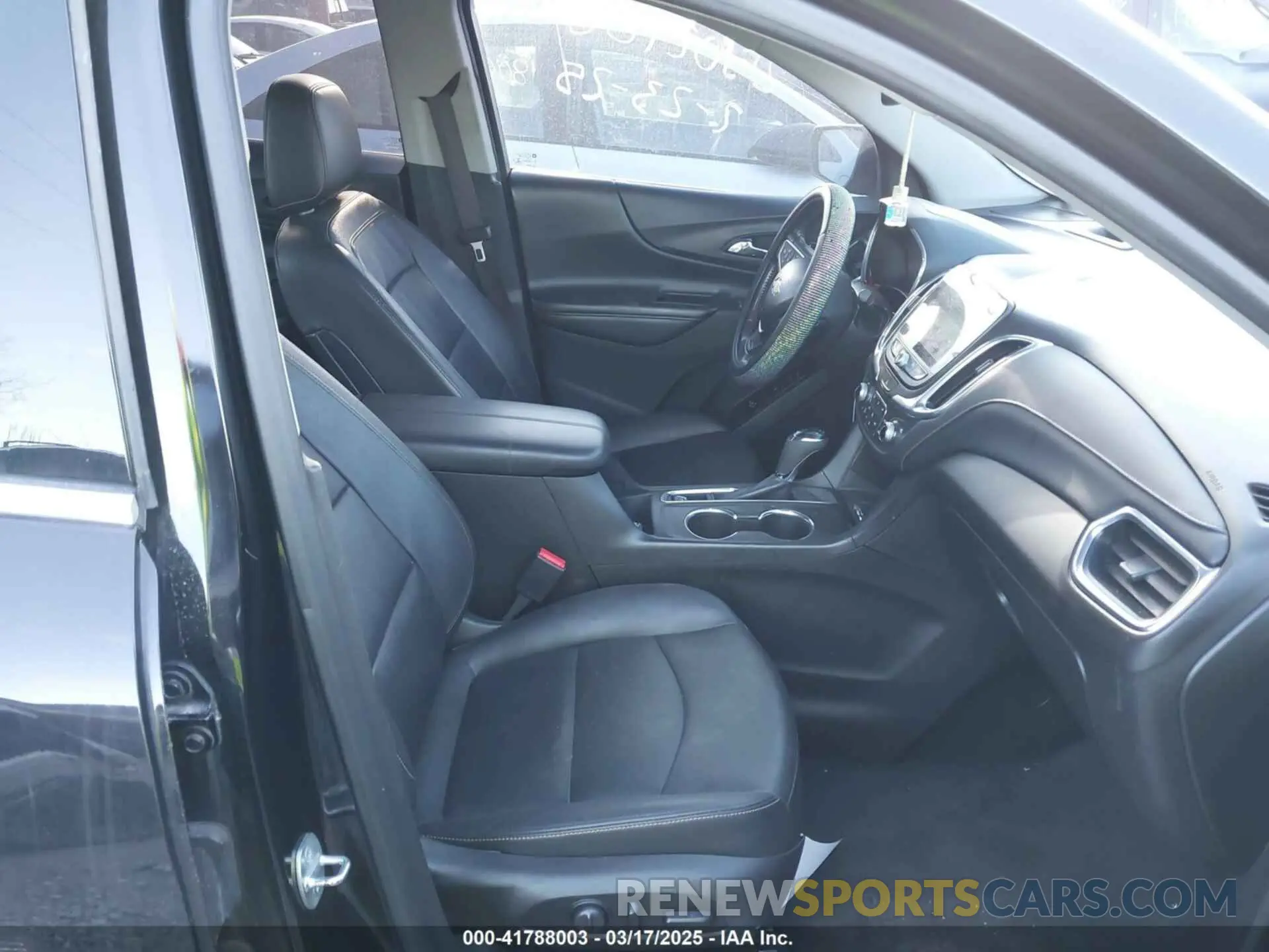 5 Photograph of a damaged car 2GNAXNEVXL6282152 CHEVROLET EQUINOX 2020