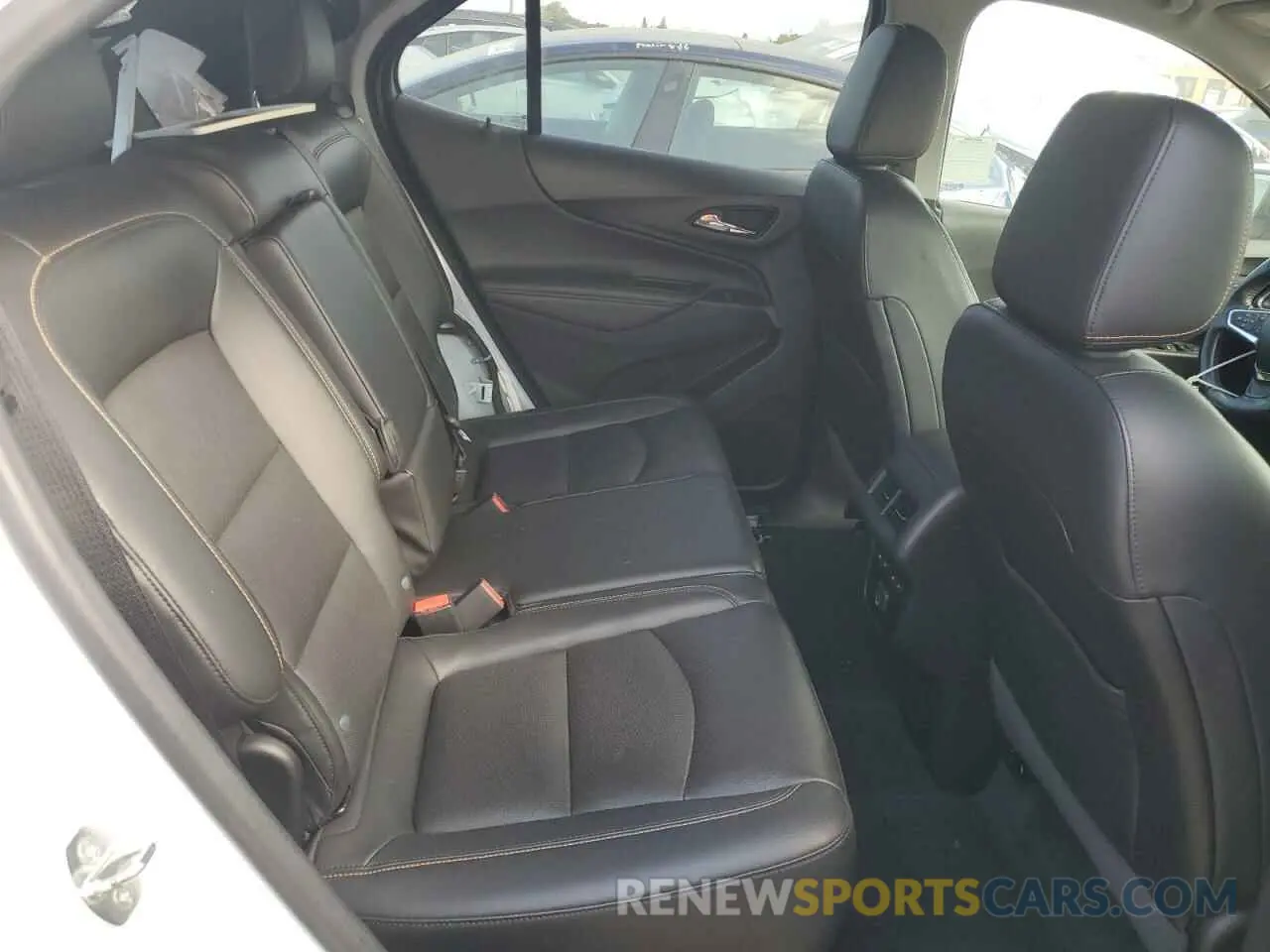 11 Photograph of a damaged car 2GNAXPEX4L6196221 CHEVROLET EQUINOX 2020