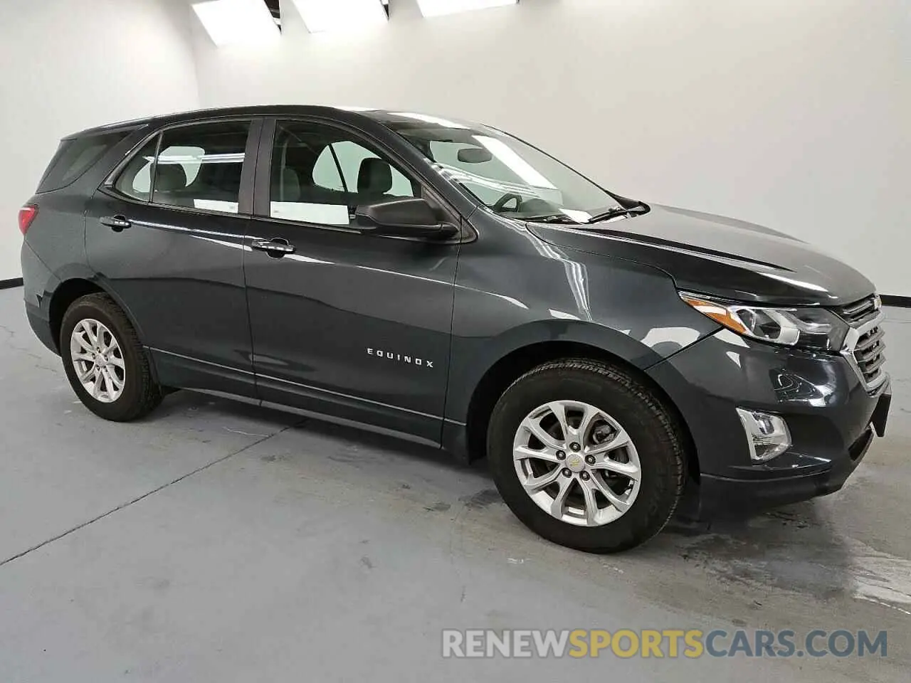 4 Photograph of a damaged car 2GNAXSEV0L6126524 CHEVROLET EQUINOX 2020