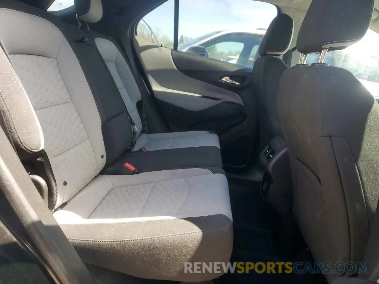 11 Photograph of a damaged car 2GNAXSEV0L6130721 CHEVROLET EQUINOX 2020