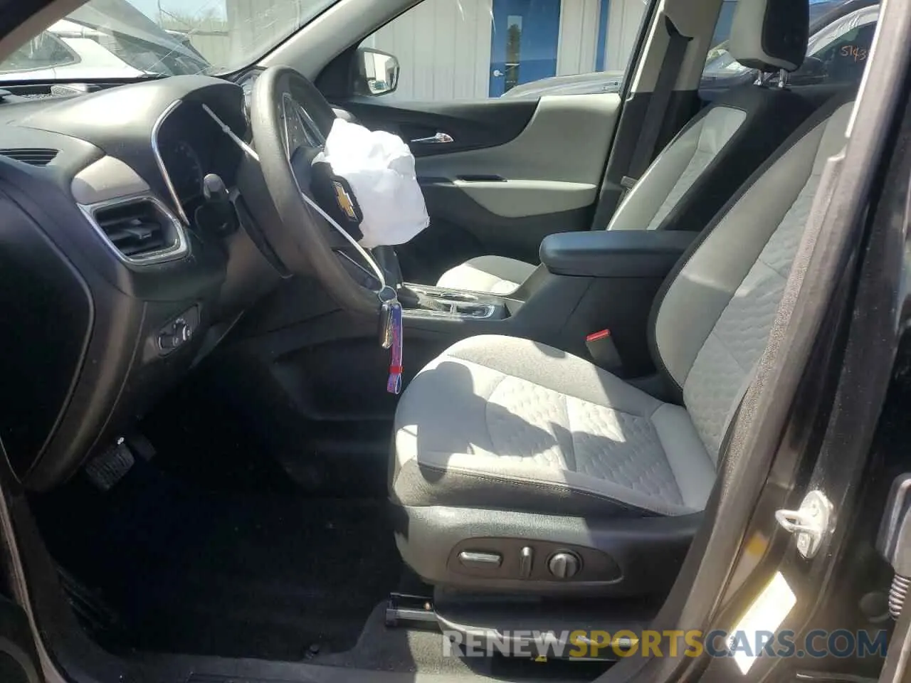 7 Photograph of a damaged car 2GNAXSEV0L6130721 CHEVROLET EQUINOX 2020