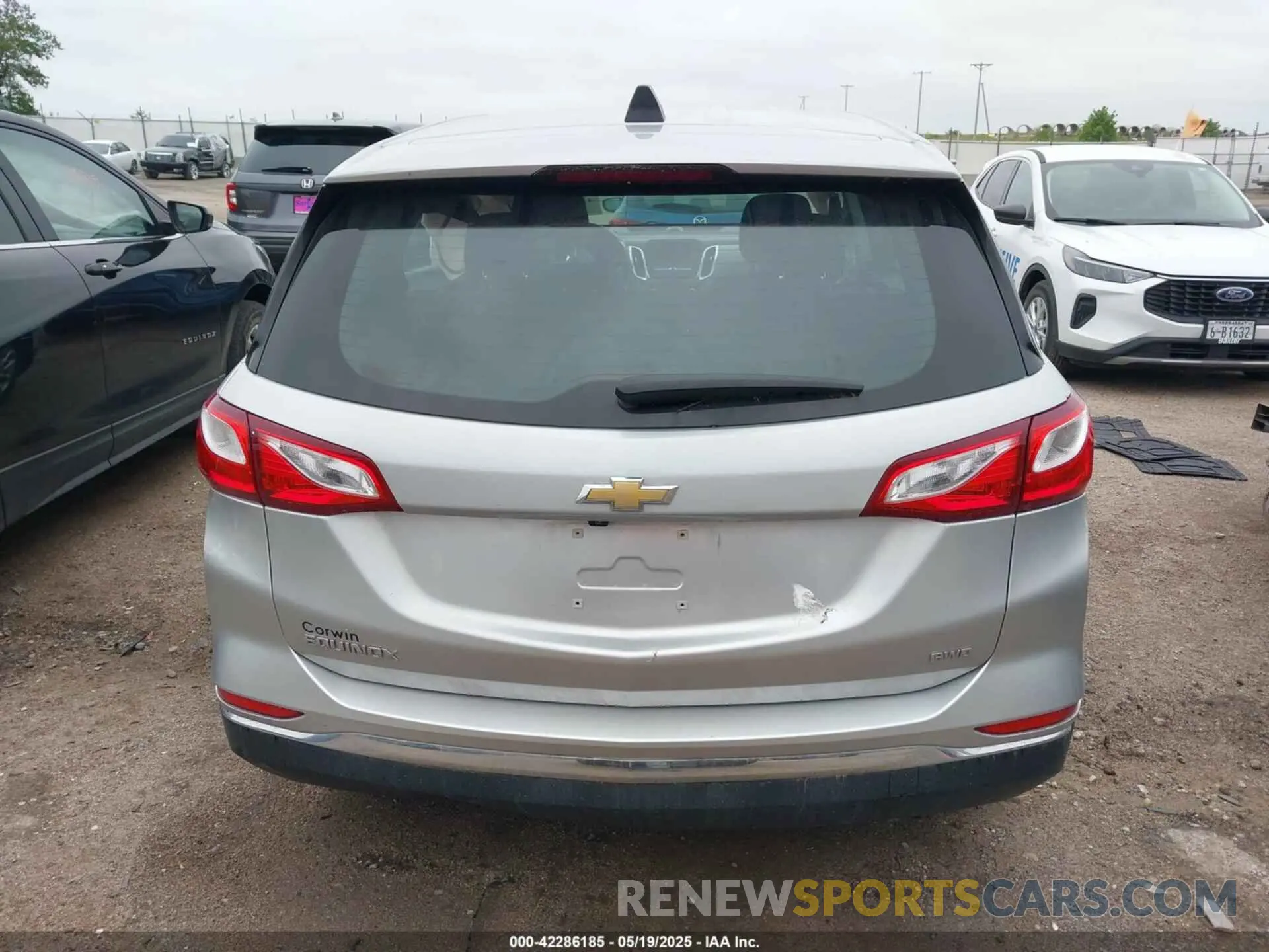 17 Photograph of a damaged car 2GNAXSEV0L6256562 CHEVROLET EQUINOX 2020