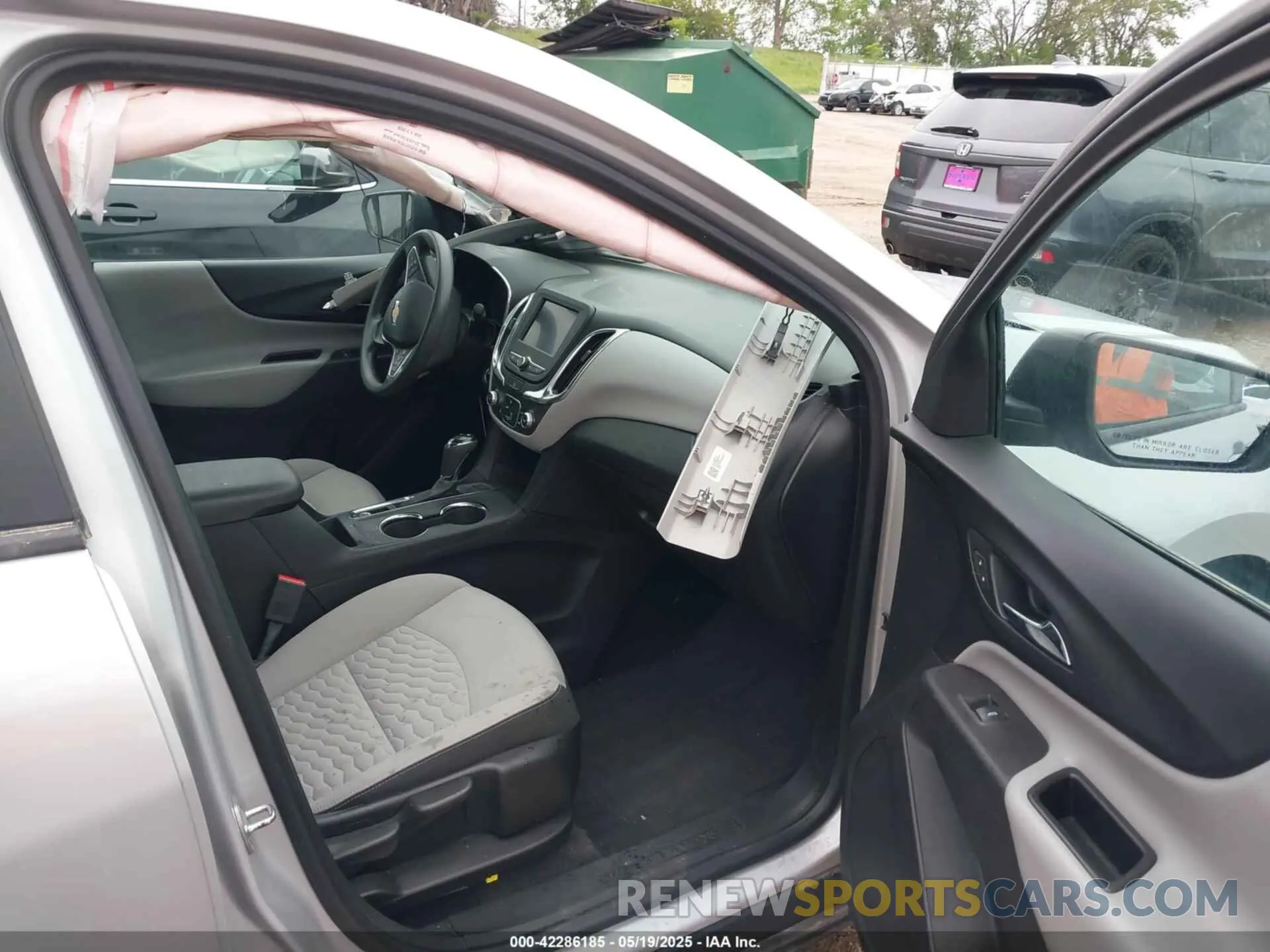 5 Photograph of a damaged car 2GNAXSEV0L6256562 CHEVROLET EQUINOX 2020