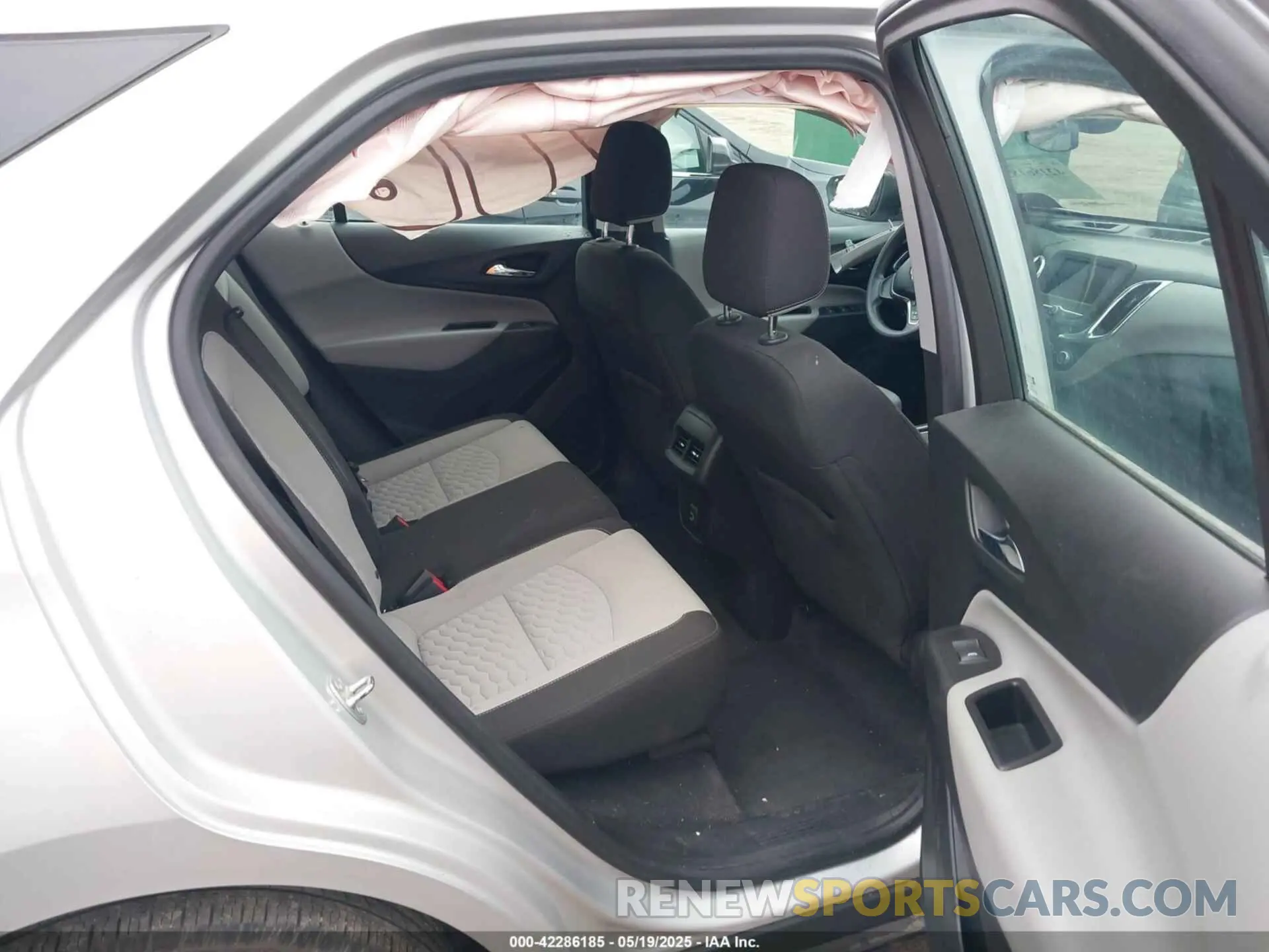 8 Photograph of a damaged car 2GNAXSEV0L6256562 CHEVROLET EQUINOX 2020