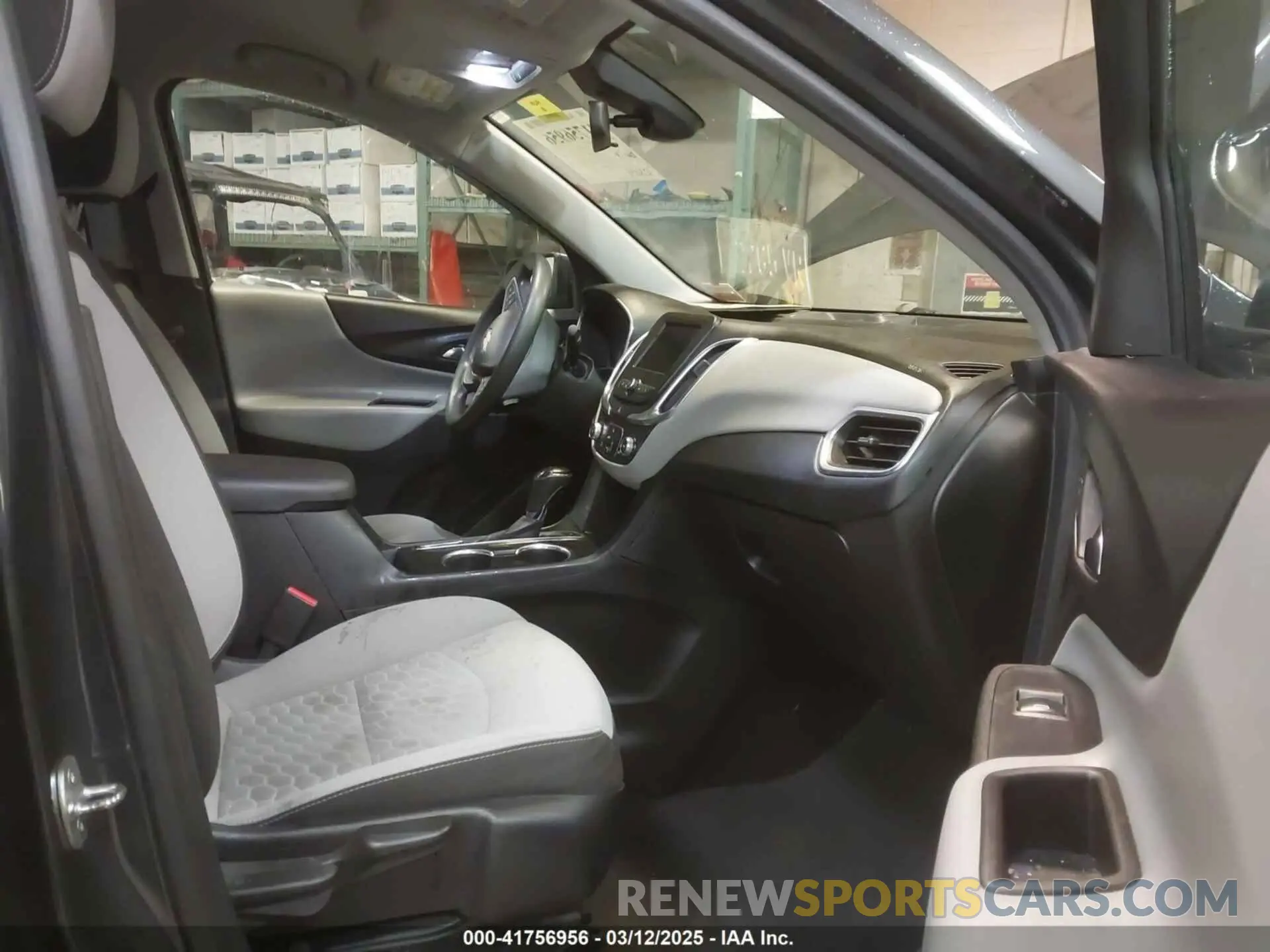 5 Photograph of a damaged car 2GNAXSEV1L6273872 CHEVROLET EQUINOX 2020