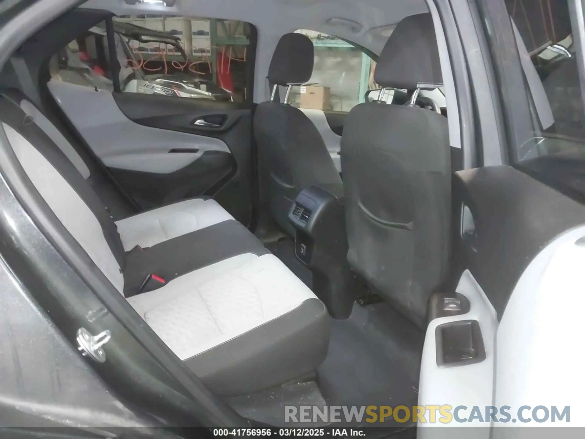 8 Photograph of a damaged car 2GNAXSEV1L6273872 CHEVROLET EQUINOX 2020