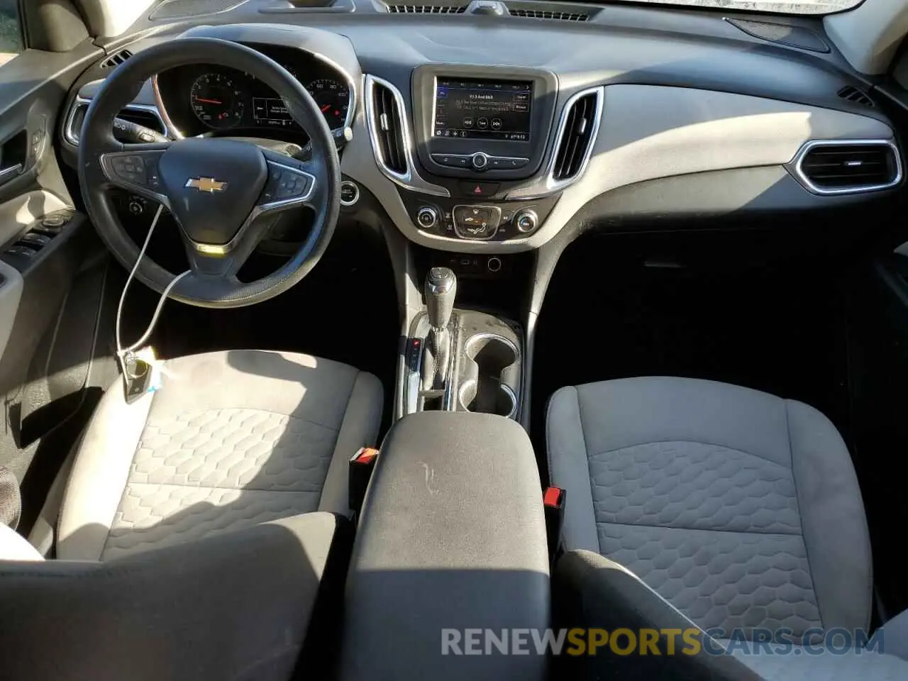 8 Photograph of a damaged car 2GNAXSEV2L6227113 CHEVROLET EQUINOX 2020
