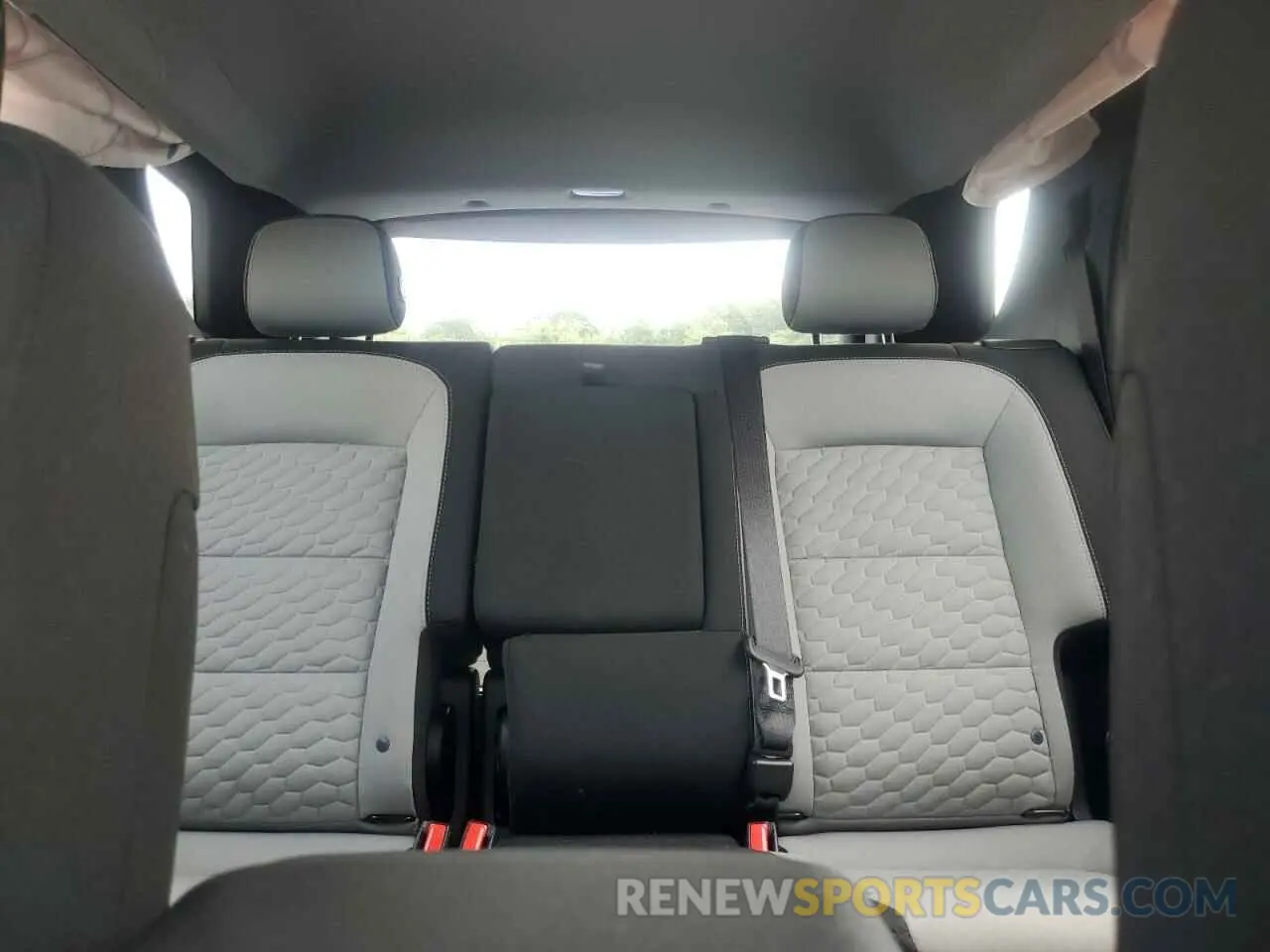 10 Photograph of a damaged car 2GNAXSEV3L6146458 CHEVROLET EQUINOX 2020