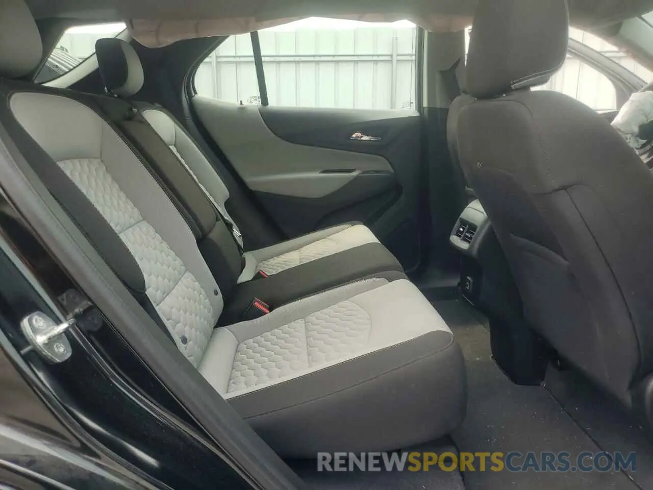 11 Photograph of a damaged car 2GNAXSEV3L6146458 CHEVROLET EQUINOX 2020