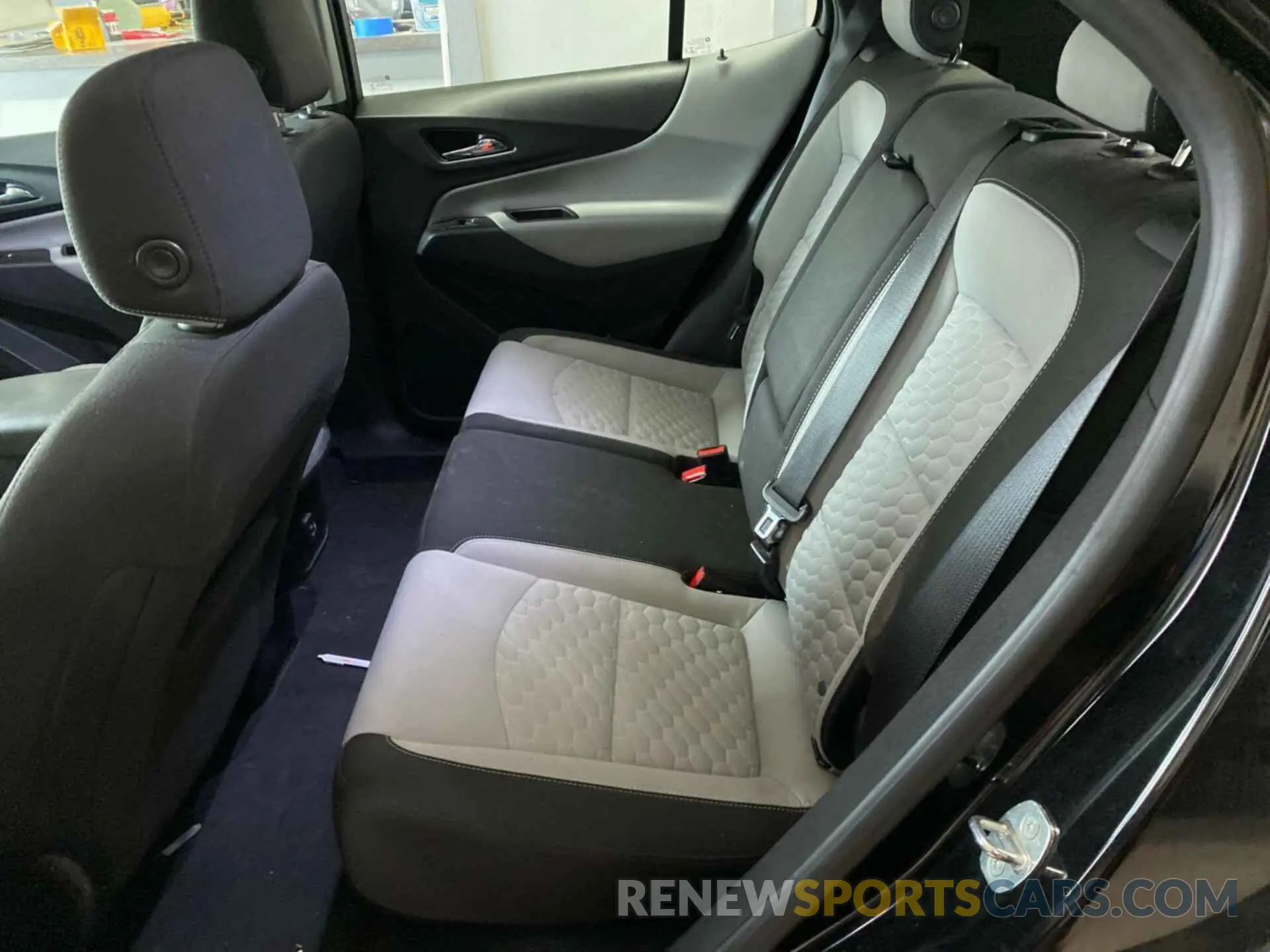 27 Photograph of a damaged car 2GNAXSEV3L6229954 CHEVROLET EQUINOX 2020