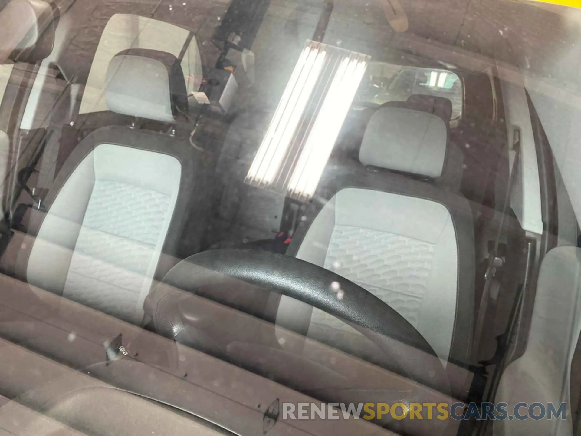 29 Photograph of a damaged car 2GNAXSEV3L6229954 CHEVROLET EQUINOX 2020