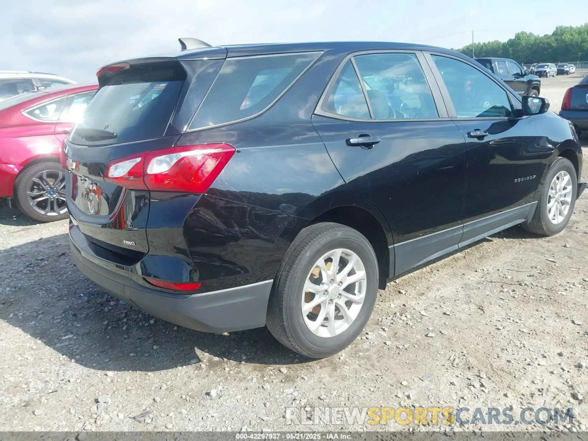 4 Photograph of a damaged car 2GNAXSEV3L6272576 CHEVROLET EQUINOX 2020