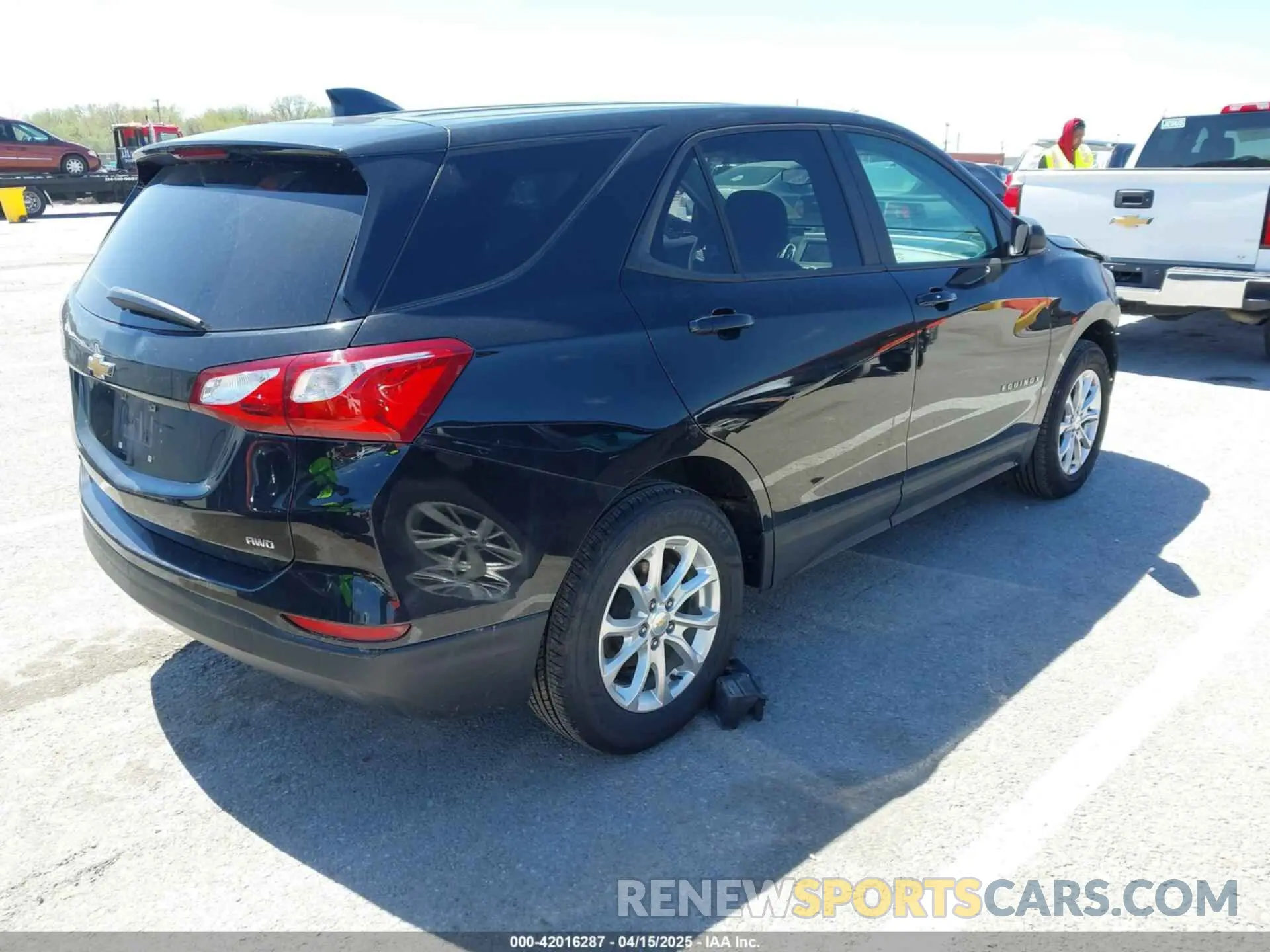 4 Photograph of a damaged car 2GNAXSEV3L6274652 CHEVROLET EQUINOX 2020