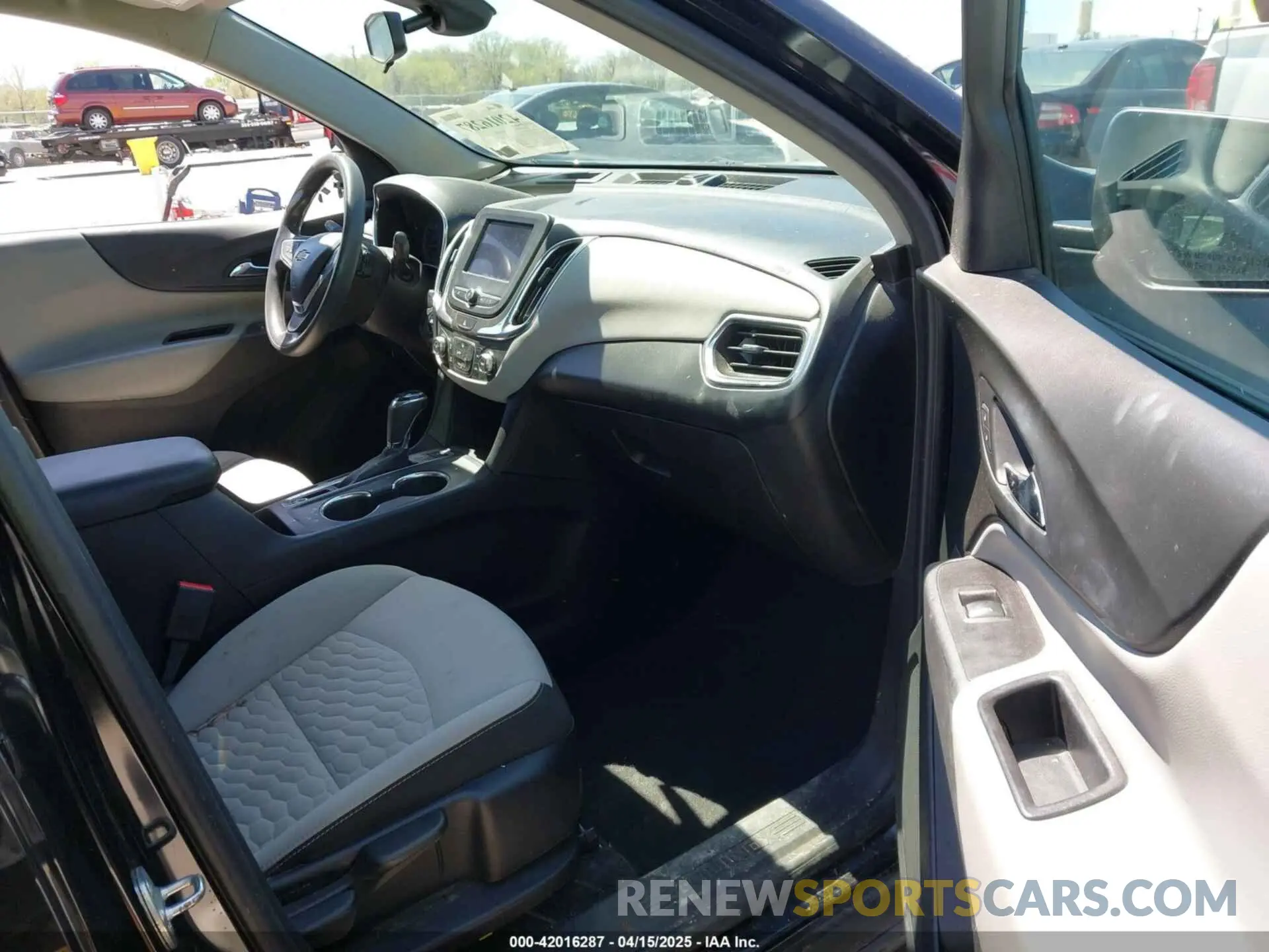 5 Photograph of a damaged car 2GNAXSEV3L6274652 CHEVROLET EQUINOX 2020