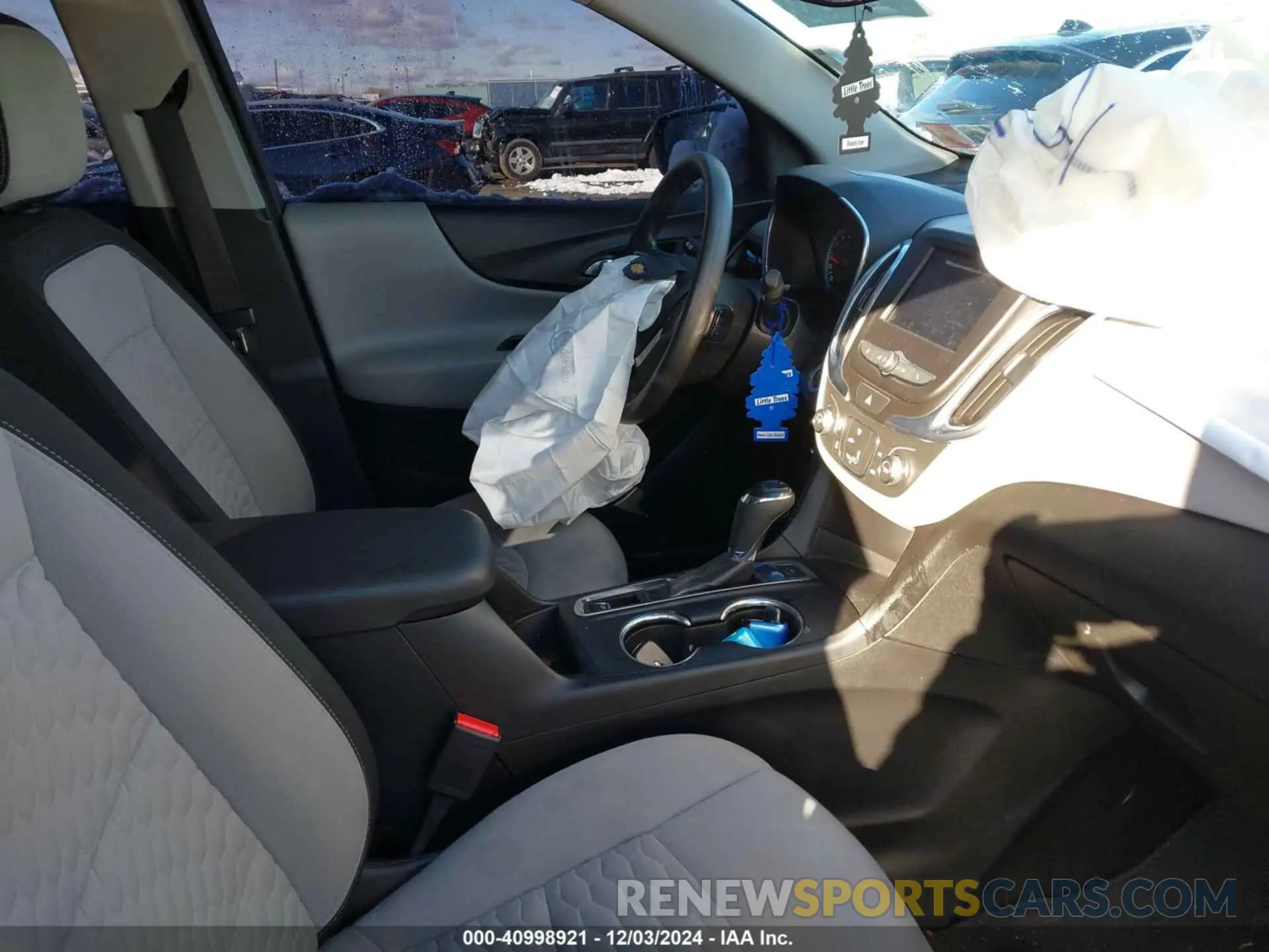 5 Photograph of a damaged car 2GNAXSEV5L6108438 CHEVROLET EQUINOX 2020