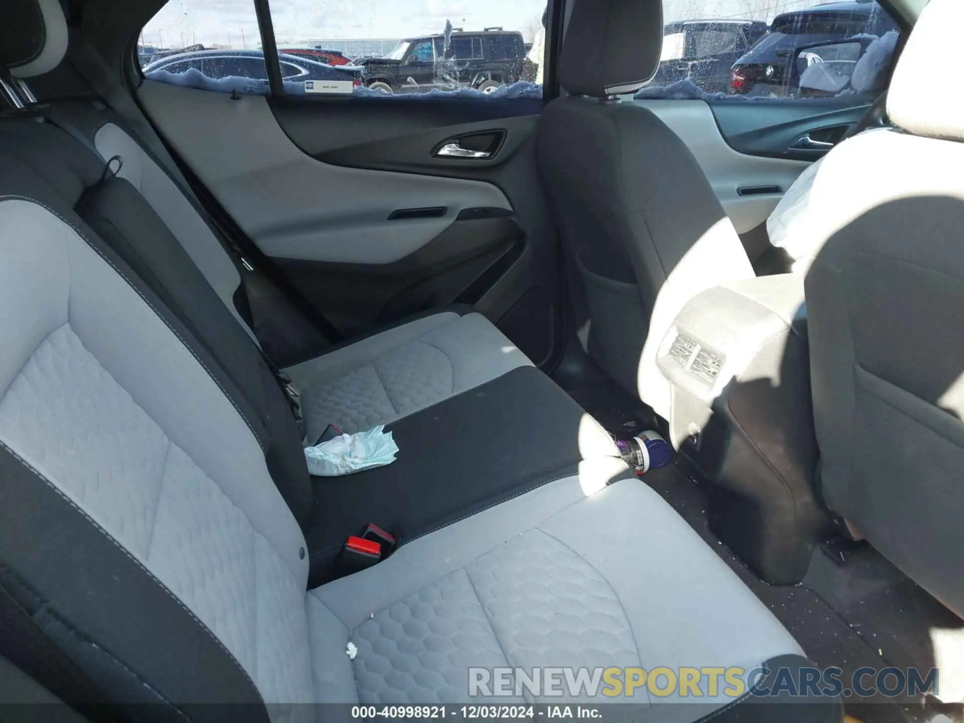 8 Photograph of a damaged car 2GNAXSEV5L6108438 CHEVROLET EQUINOX 2020