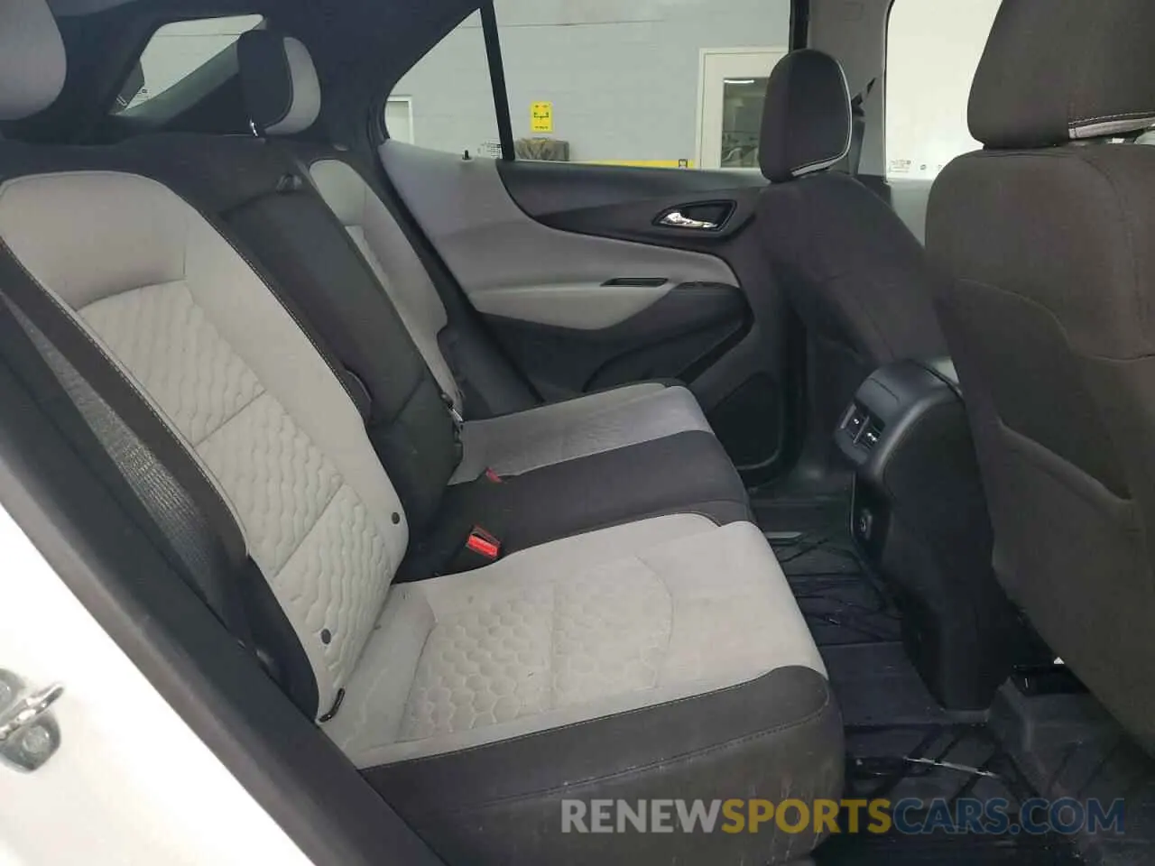 11 Photograph of a damaged car 2GNAXSEV5L6121352 CHEVROLET EQUINOX 2020
