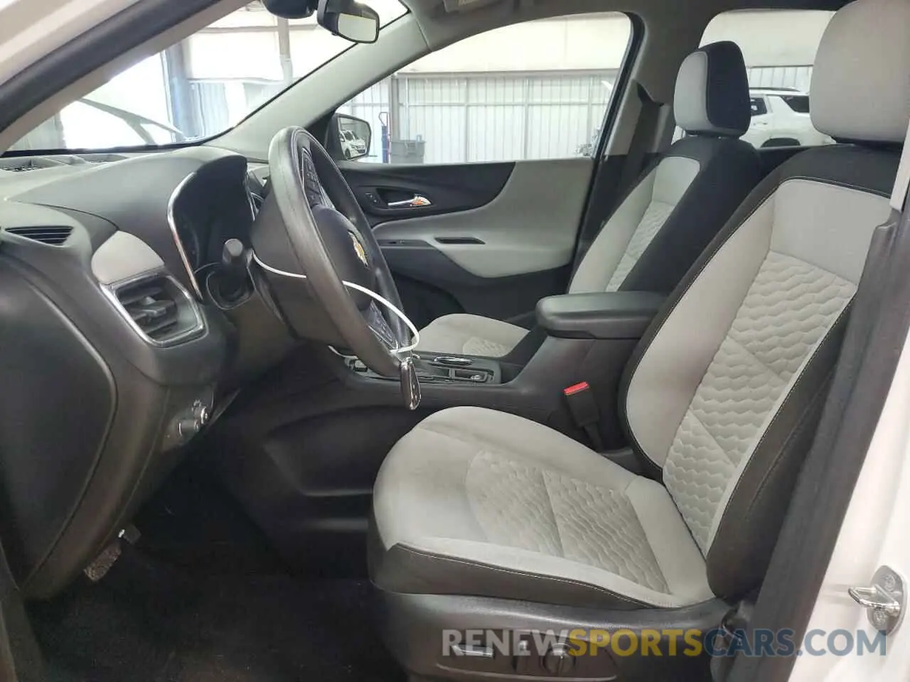 7 Photograph of a damaged car 2GNAXSEV5L6121352 CHEVROLET EQUINOX 2020