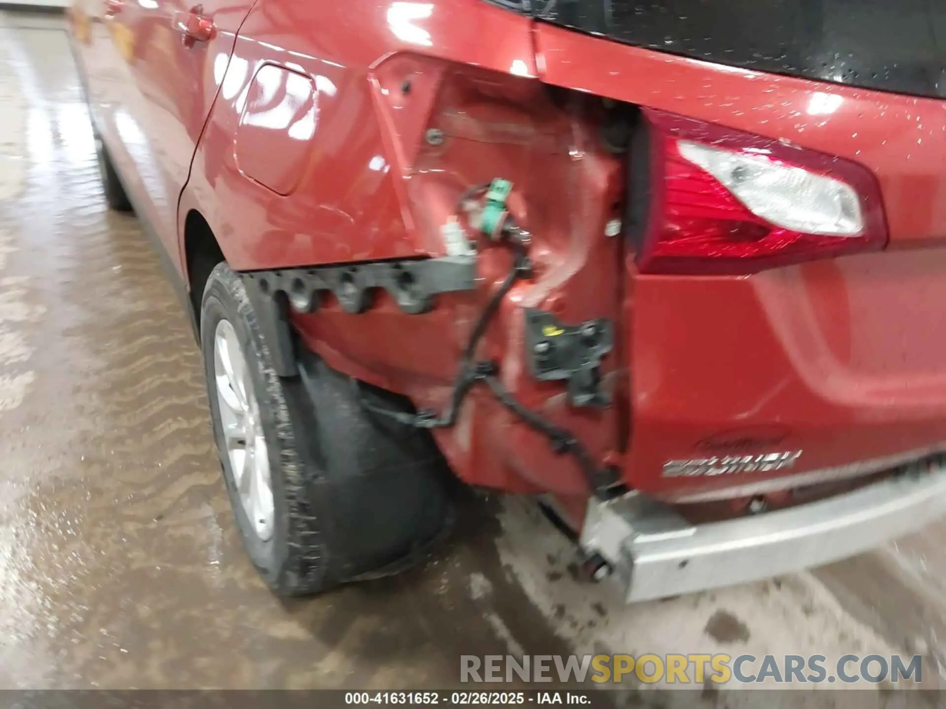 18 Photograph of a damaged car 2GNAXSEV5L6188730 CHEVROLET EQUINOX 2020