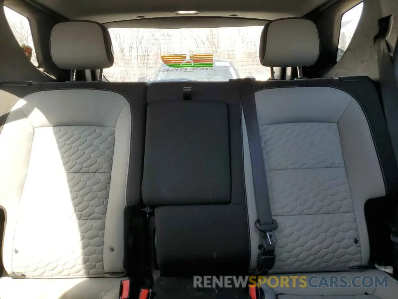 10 Photograph of a damaged car 2GNAXSEV6L6117794 CHEVROLET EQUINOX 2020