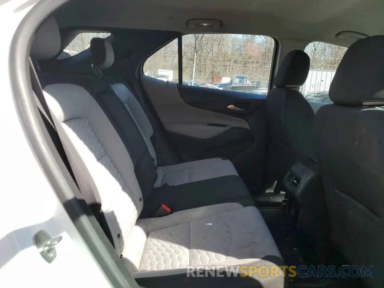 11 Photograph of a damaged car 2GNAXSEV6L6117794 CHEVROLET EQUINOX 2020