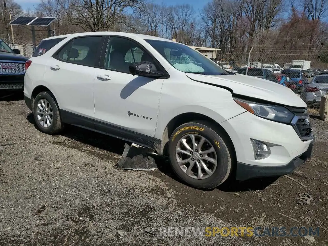 4 Photograph of a damaged car 2GNAXSEV6L6117794 CHEVROLET EQUINOX 2020