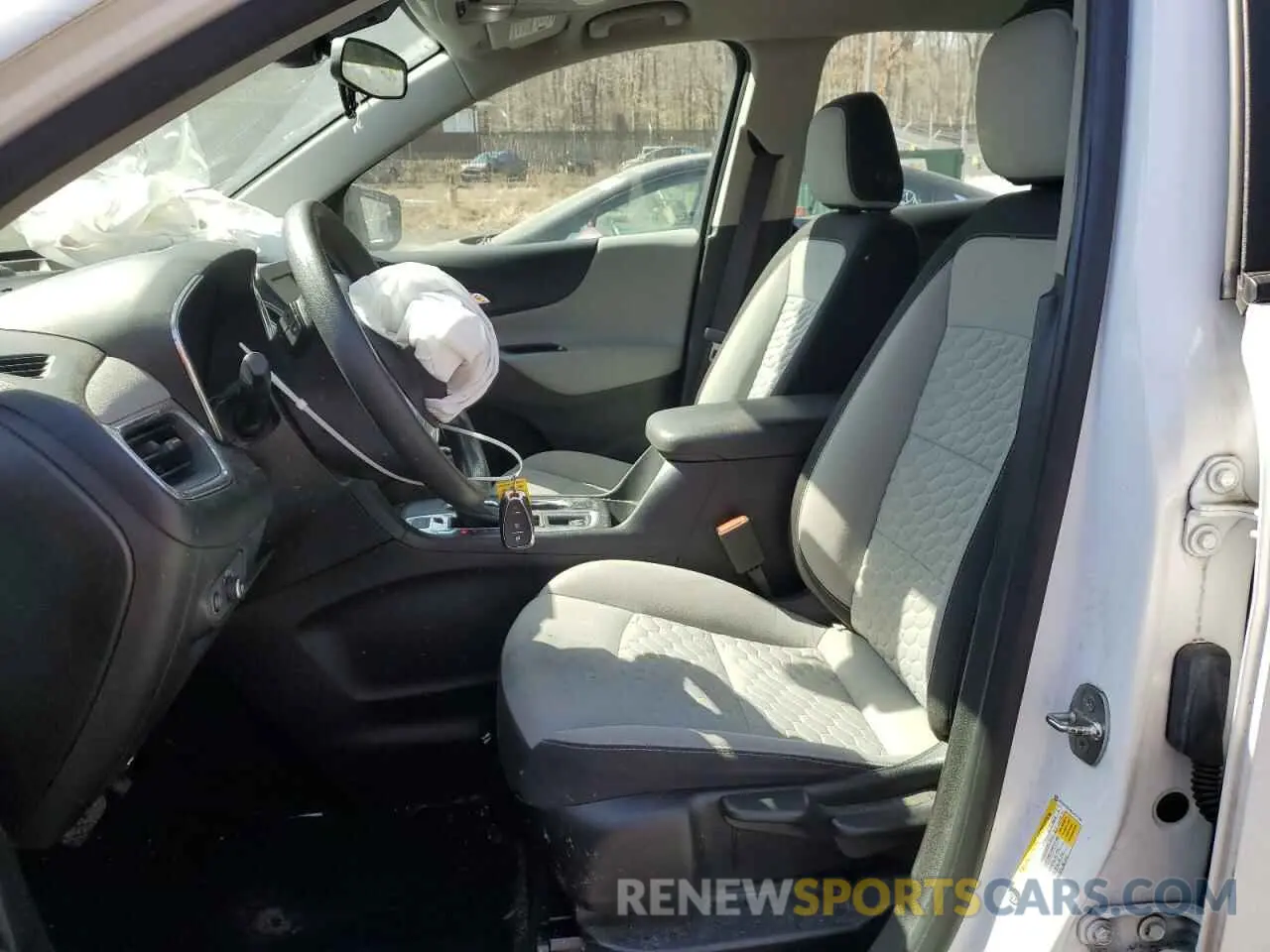 7 Photograph of a damaged car 2GNAXSEV6L6117794 CHEVROLET EQUINOX 2020