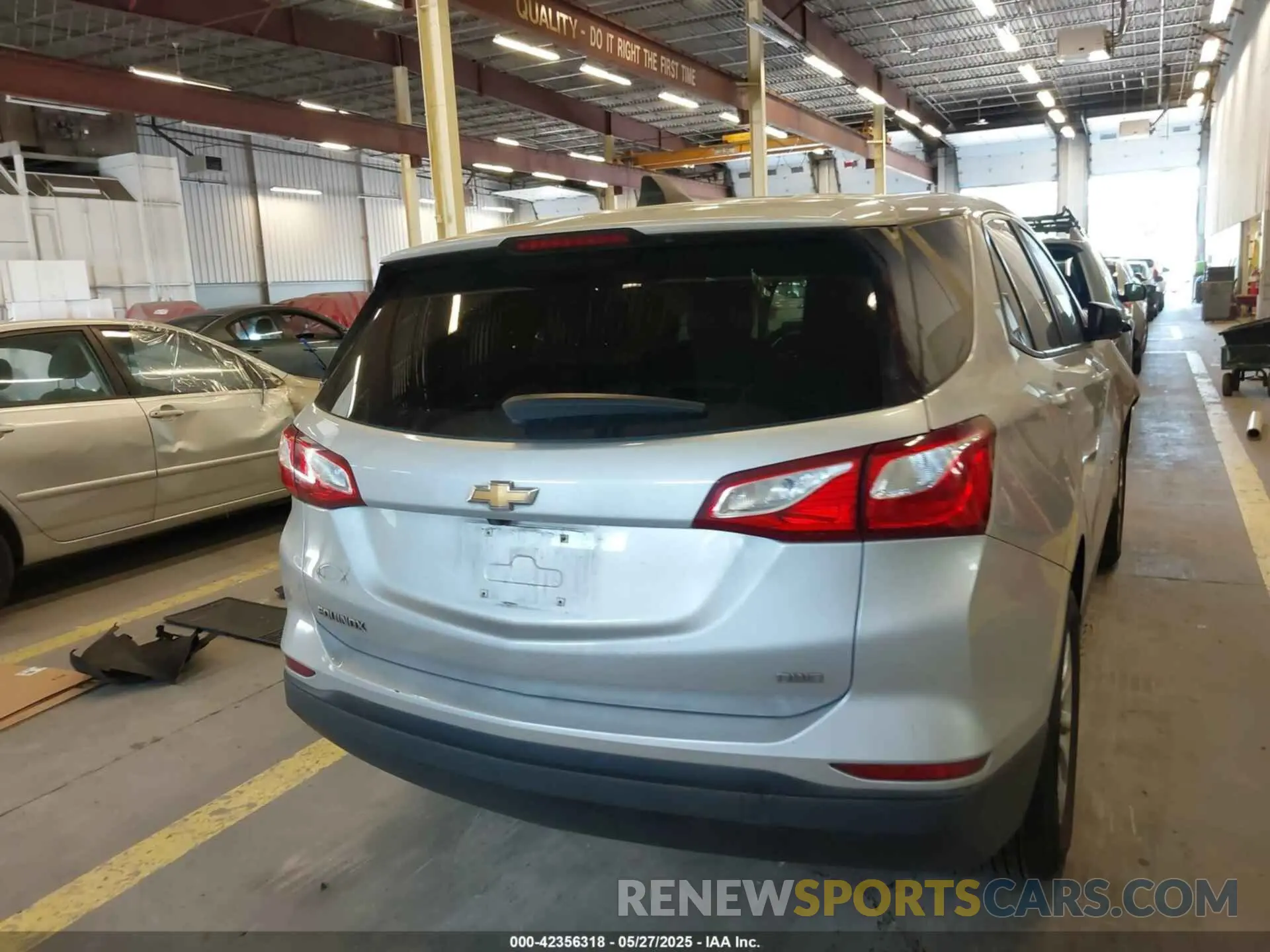 17 Photograph of a damaged car 2GNAXSEV6L6177350 CHEVROLET EQUINOX 2020