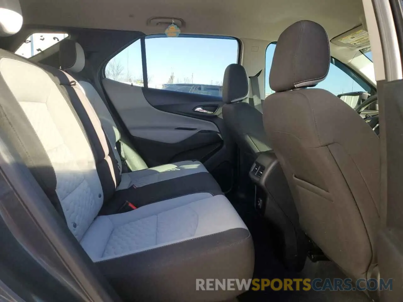 11 Photograph of a damaged car 2GNAXSEV7L6151551 CHEVROLET EQUINOX 2020