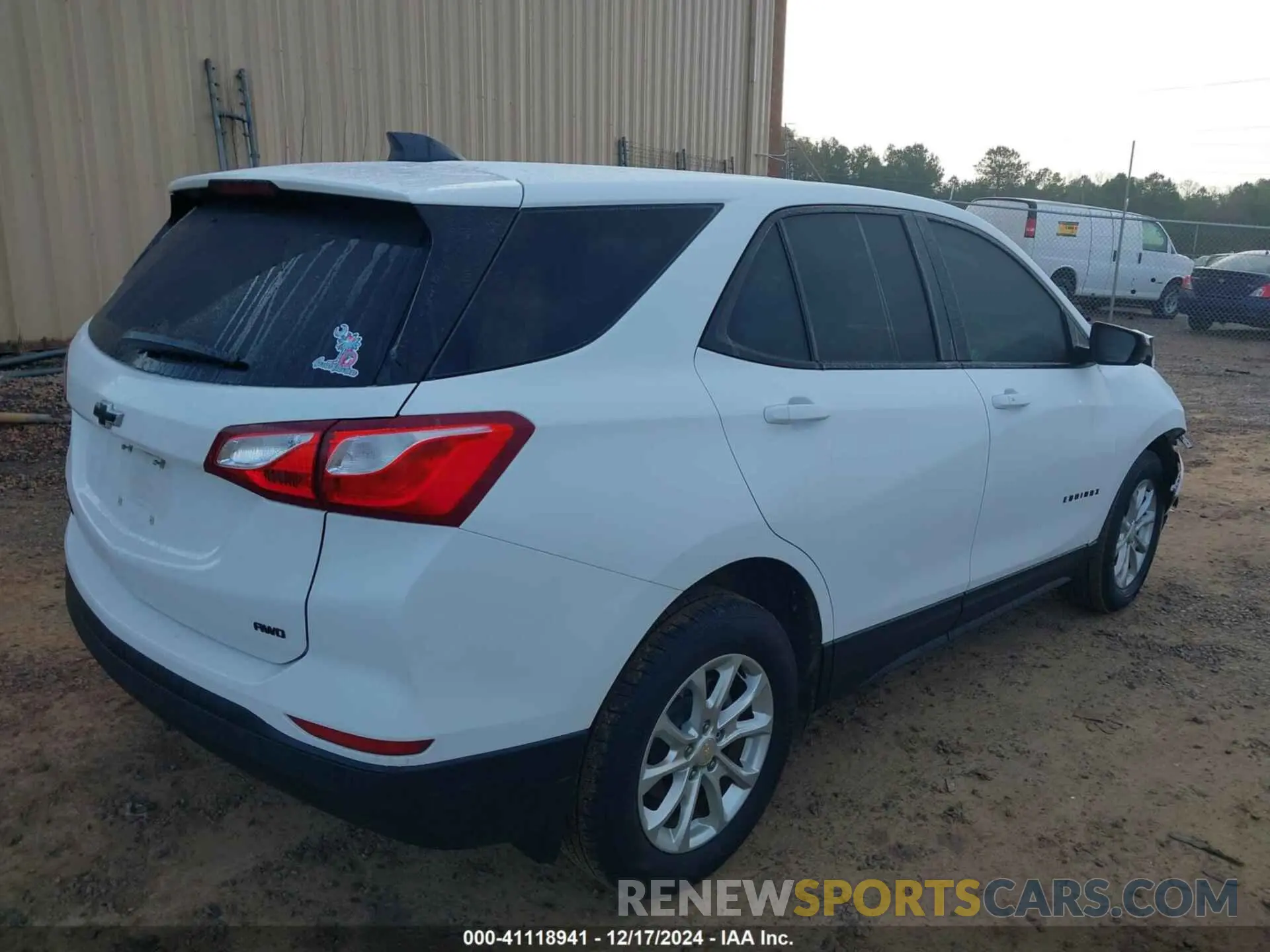 4 Photograph of a damaged car 2GNAXSEV7L6285623 CHEVROLET EQUINOX 2020
