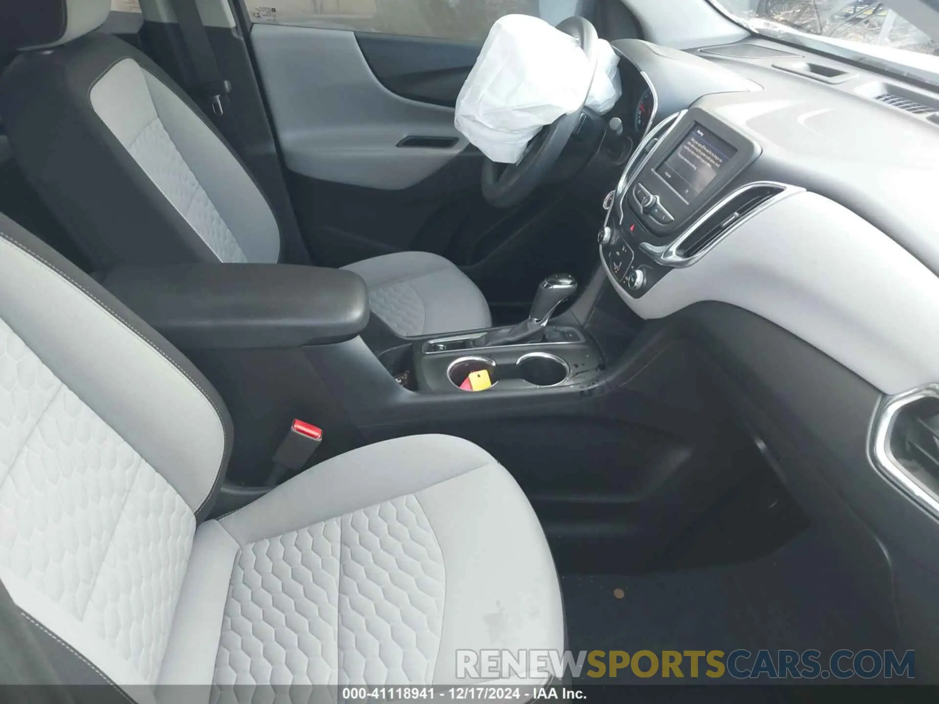 5 Photograph of a damaged car 2GNAXSEV7L6285623 CHEVROLET EQUINOX 2020