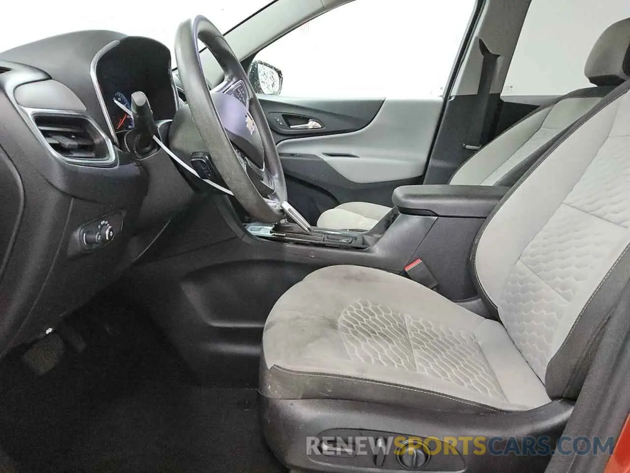 7 Photograph of a damaged car 2GNAXSEV8L6174059 CHEVROLET EQUINOX 2020