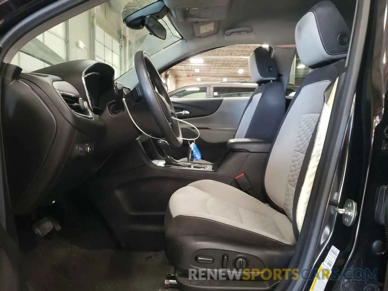 7 Photograph of a damaged car 2GNAXSEV8L6184705 CHEVROLET EQUINOX 2020