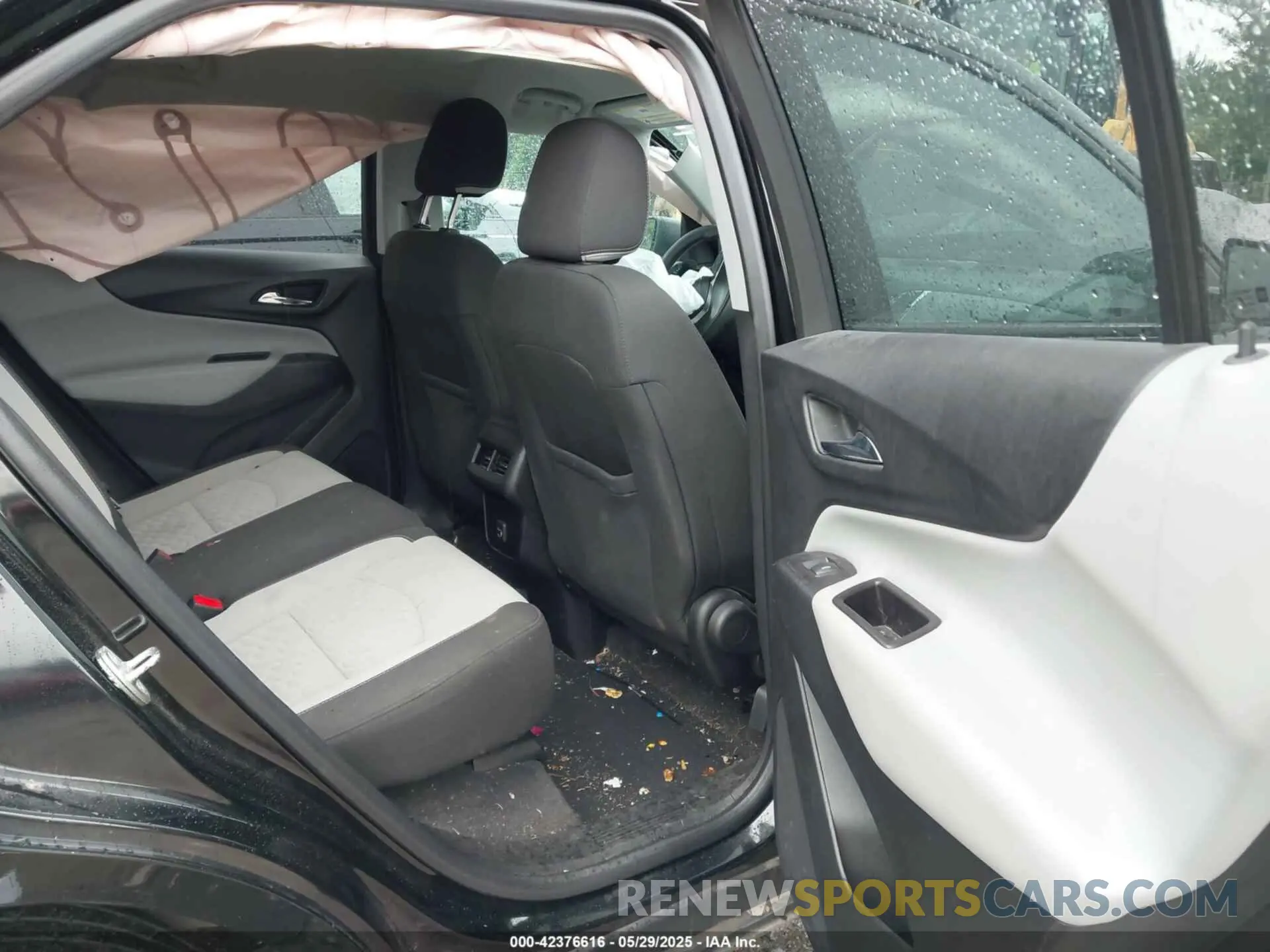 8 Photograph of a damaged car 2GNAXSEV8L6225124 CHEVROLET EQUINOX 2020