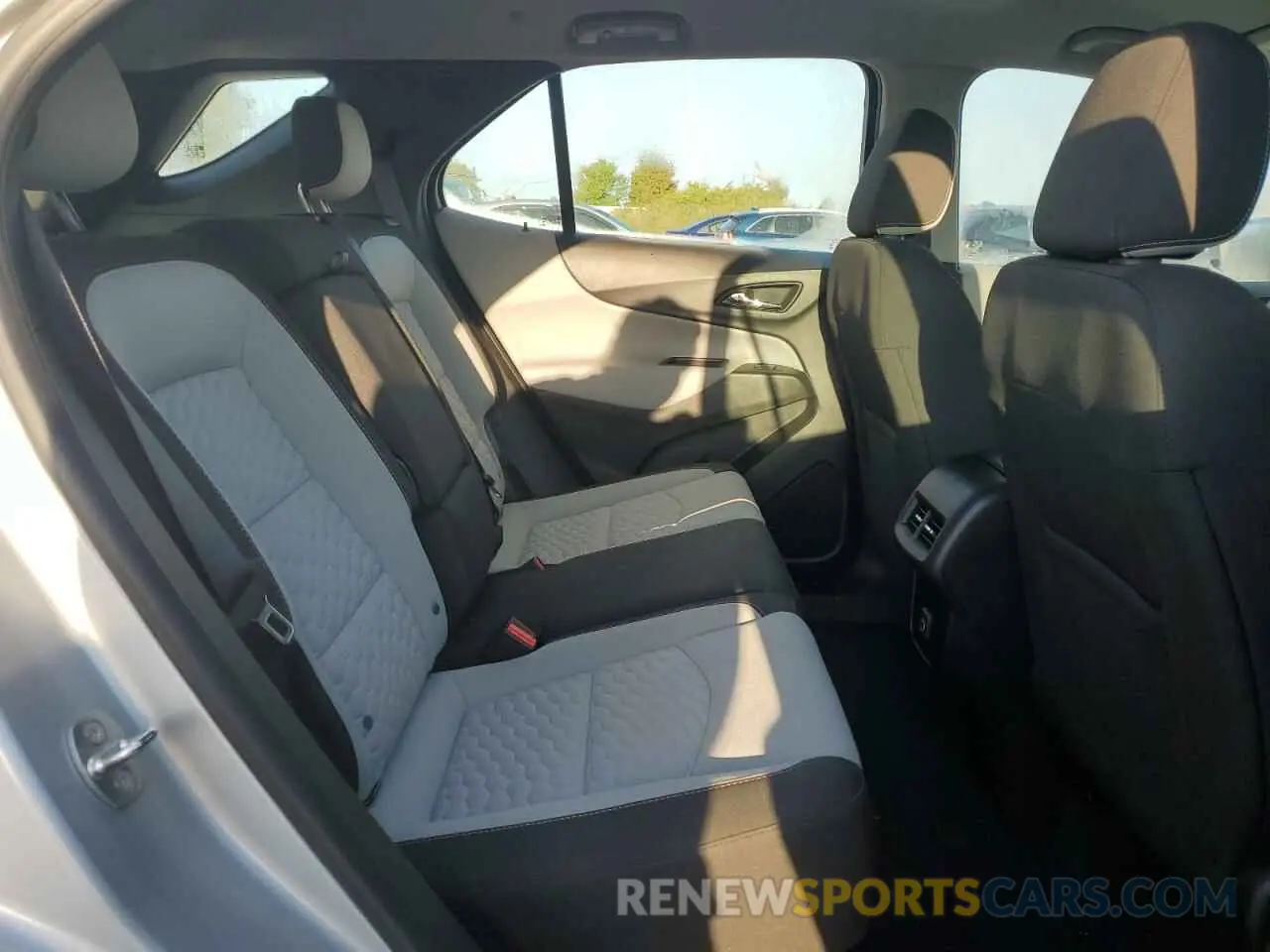 12 Photograph of a damaged car 2GNAXSEV9L6222054 CHEVROLET EQUINOX 2020