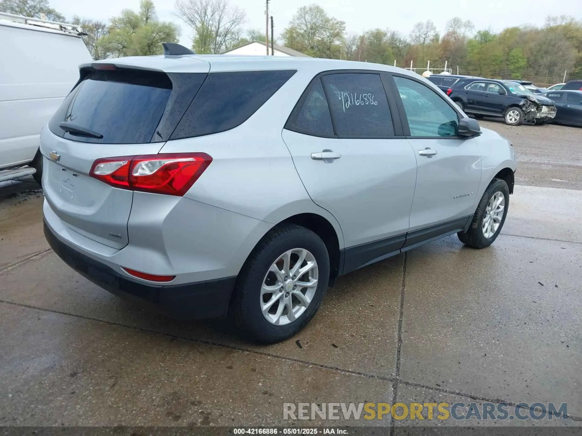 4 Photograph of a damaged car 2GNAXSEVXL6150006 CHEVROLET EQUINOX 2020