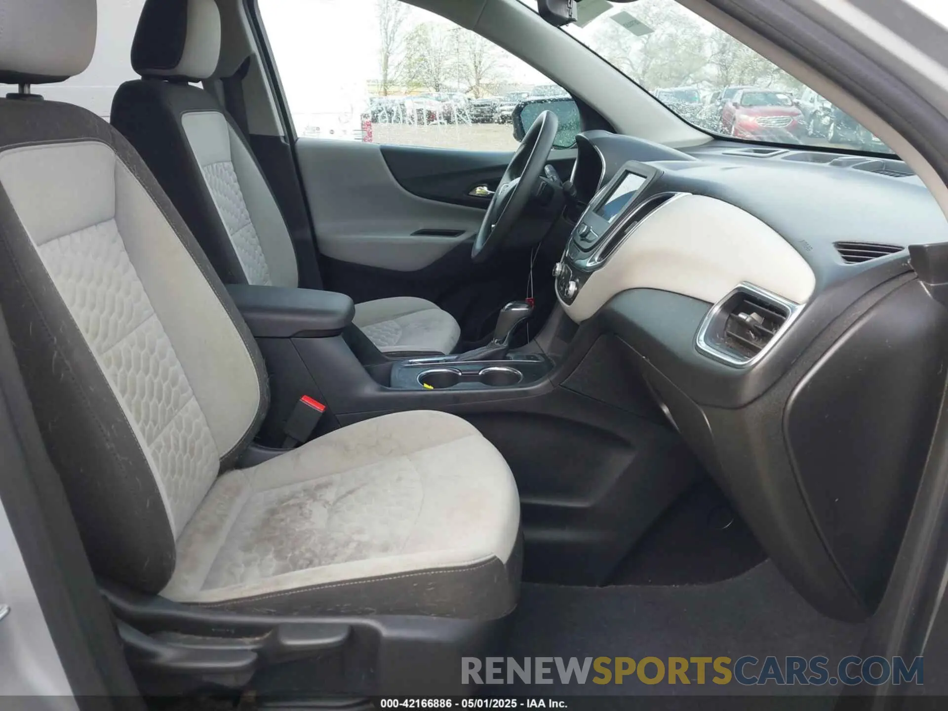 5 Photograph of a damaged car 2GNAXSEVXL6150006 CHEVROLET EQUINOX 2020