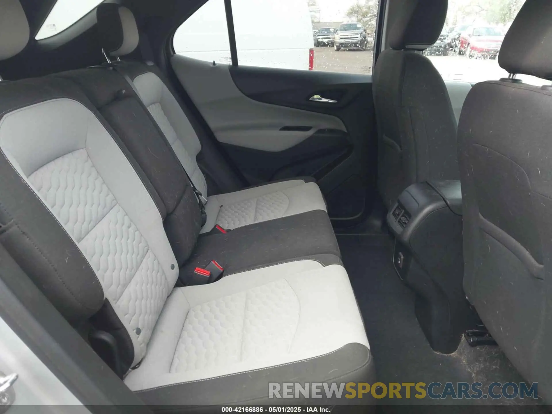 8 Photograph of a damaged car 2GNAXSEVXL6150006 CHEVROLET EQUINOX 2020
