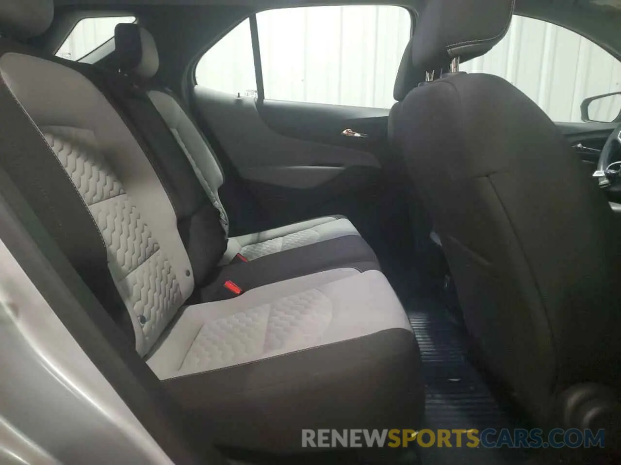 10 Photograph of a damaged car 2GNAXSEVXL6210821 CHEVROLET EQUINOX 2020