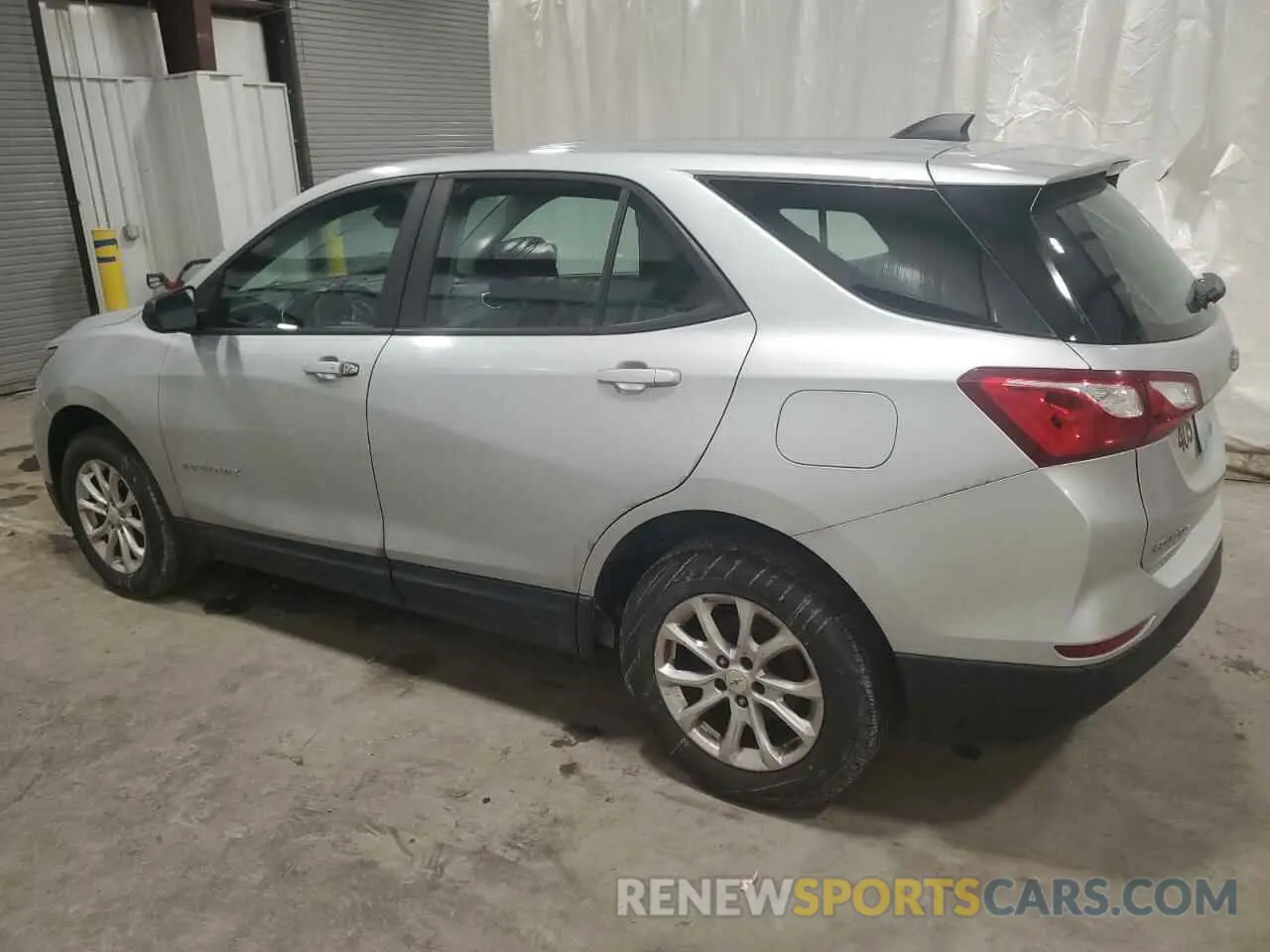 2 Photograph of a damaged car 2GNAXSEVXL6210821 CHEVROLET EQUINOX 2020