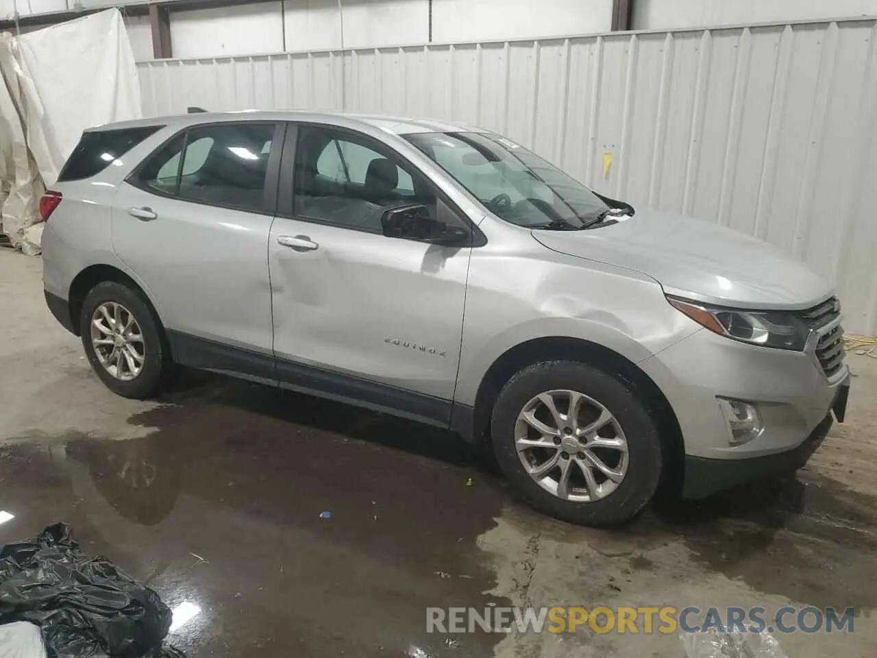 4 Photograph of a damaged car 2GNAXSEVXL6210821 CHEVROLET EQUINOX 2020